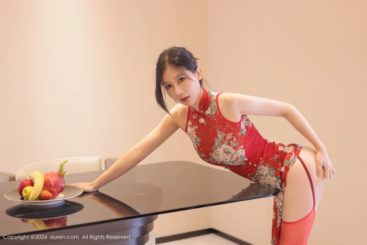 秀人集.com_[XiuRen秀人网]No.8871_模特尹甜甜性感红色旗袍服饰配红丝吊袜半撩秀翘臀美腿诱惑写真92P