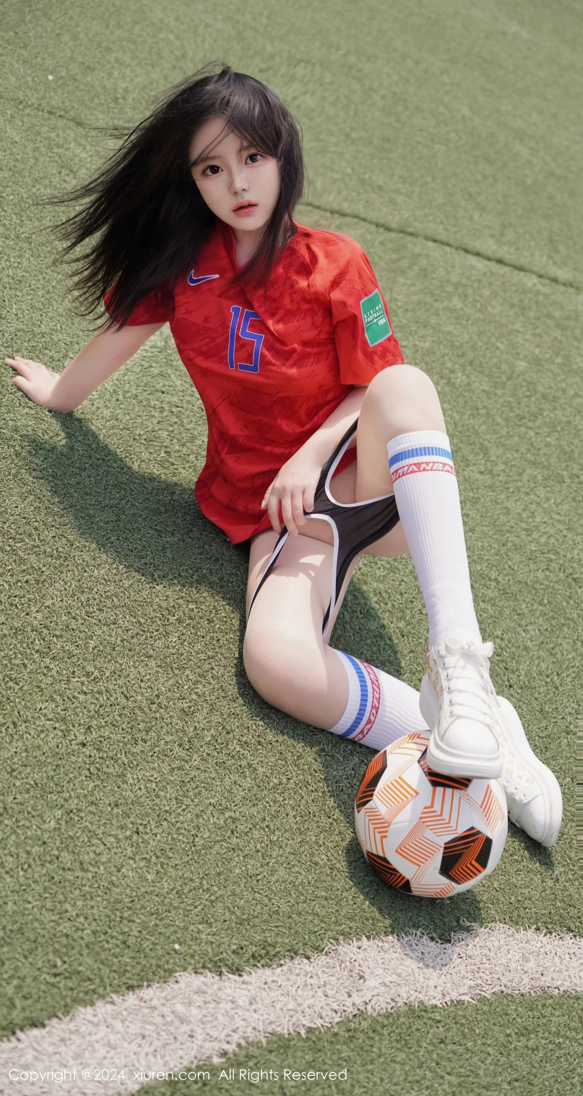 秀人集.com_[XiuRen秀人网]No.8733_模特小薯条nienie足球场景性感红色足球服饰秀曼妙身姿诱惑写真87P