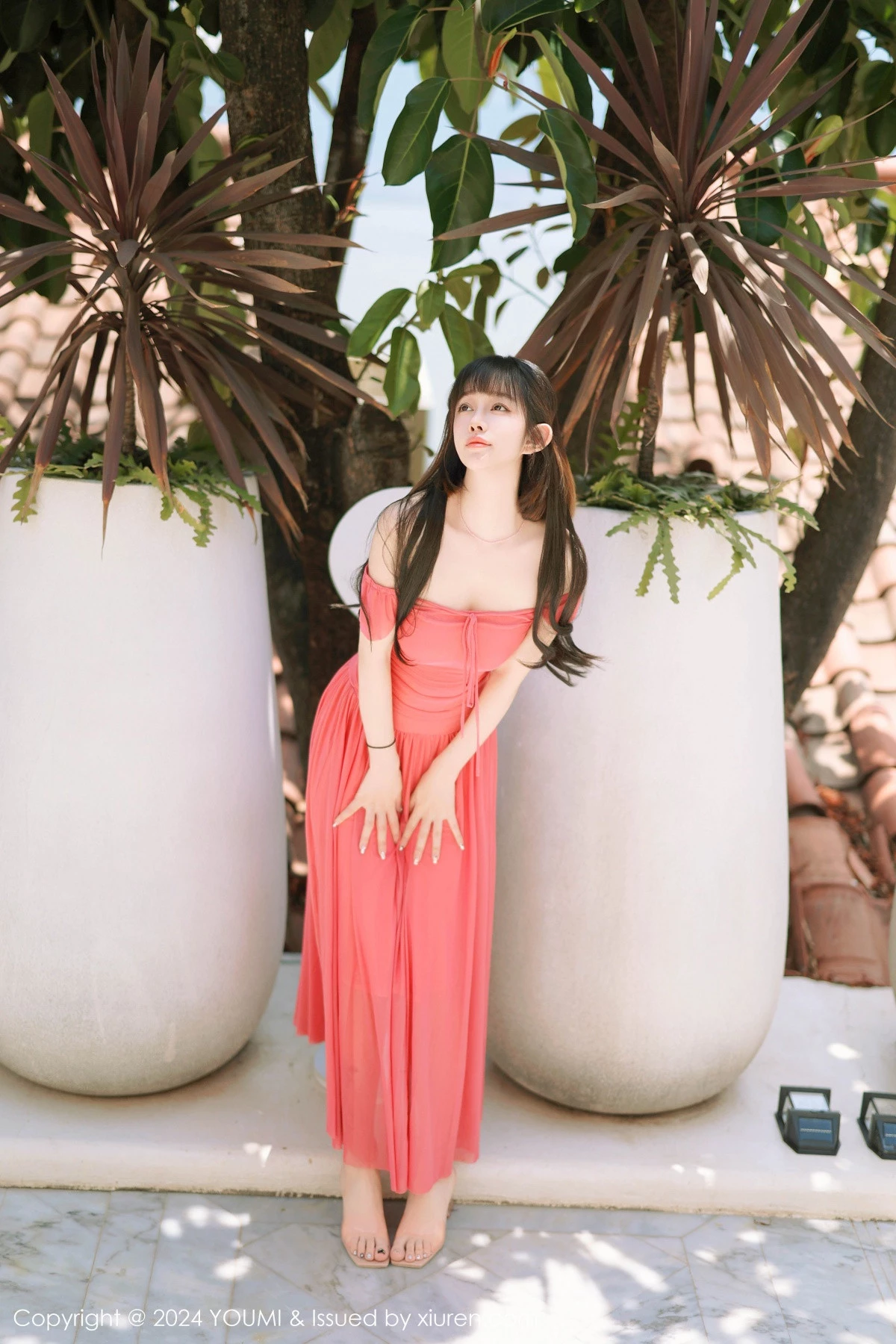 秀人集.com_[YouMi尤蜜荟]Vol.1077_女神王雨纯性感红色露肩连衣长裙配超薄肉丝秀曼妙身姿诱惑写真94P