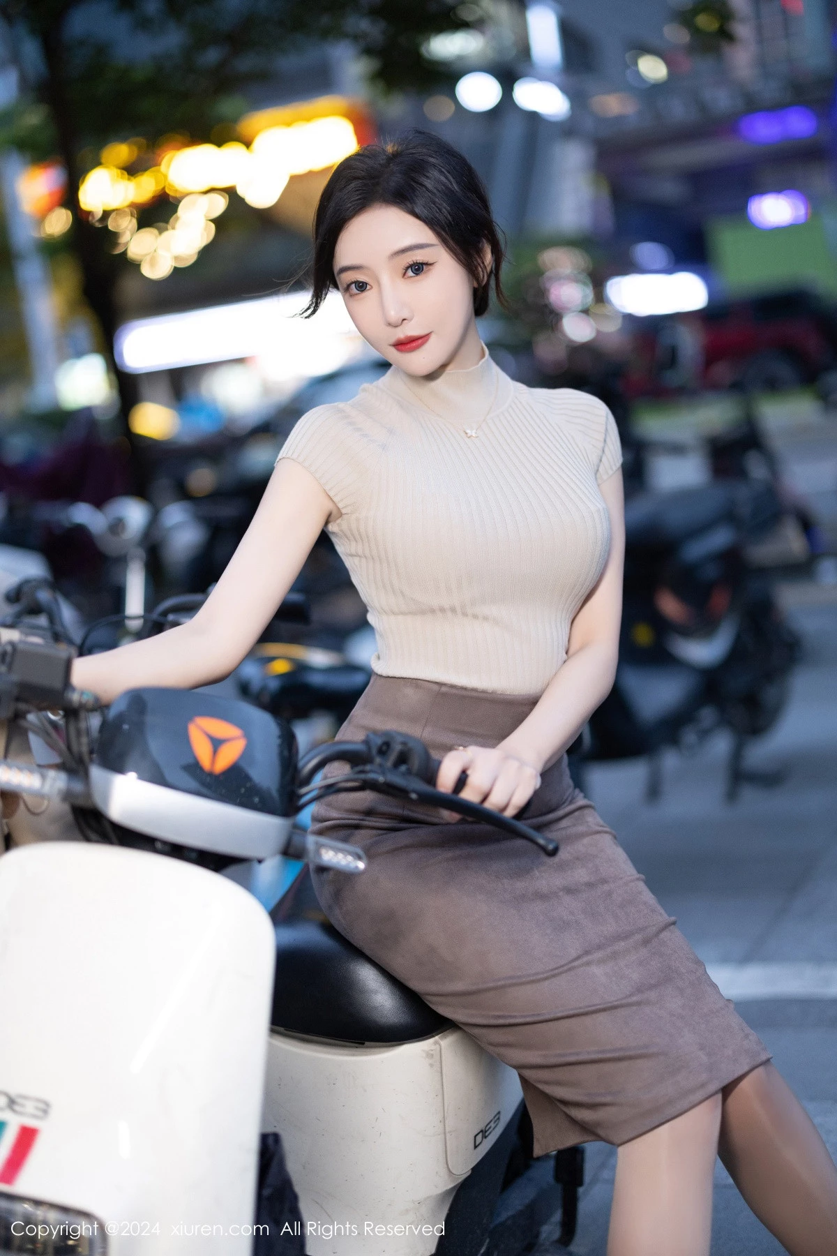 秀人集.com_[XiuRen秀人网]No.8741_女神王馨瑶yanni浅色上衣配短裙露闪亮肉丝秀丰满身姿诱惑写真80P