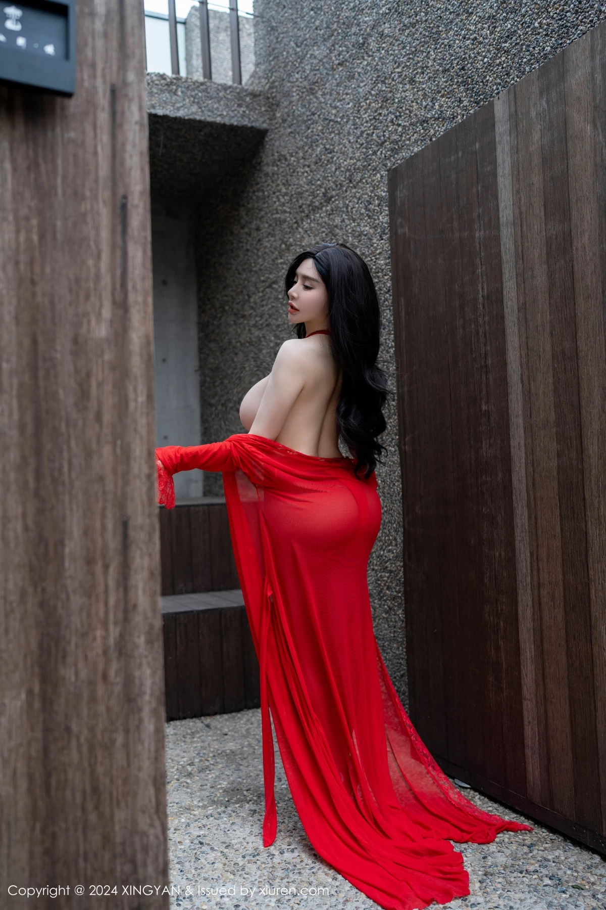 秀人集.com_[XINGYAN星颜社]VOL.245_模特潘思沁性感红色连衣裙配超薄黑丝秀巨乳肥臀惹火诱惑写真81P
