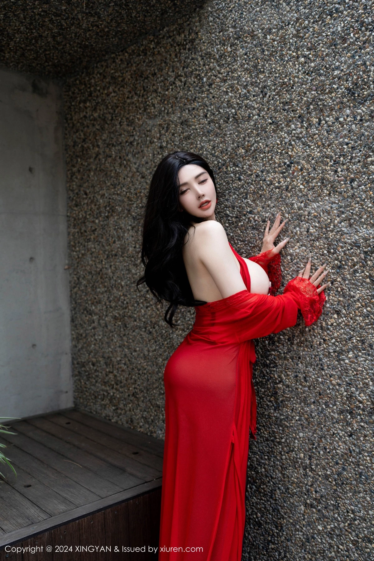 秀人集.com_[XINGYAN星颜社]VOL.245_模特潘思沁性感红色连衣裙配超薄黑丝秀巨乳肥臀惹火诱惑写真81P