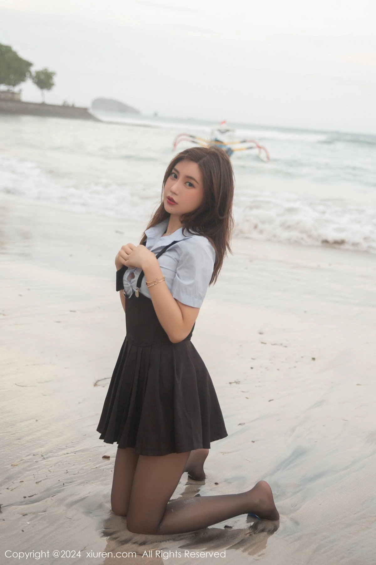 秀人集.com_[XiuRen秀人网]No.8752_女神绮里嘉ula性感淡蓝T配背带裙露超薄黑丝秀曼妙身姿诱惑写真80P