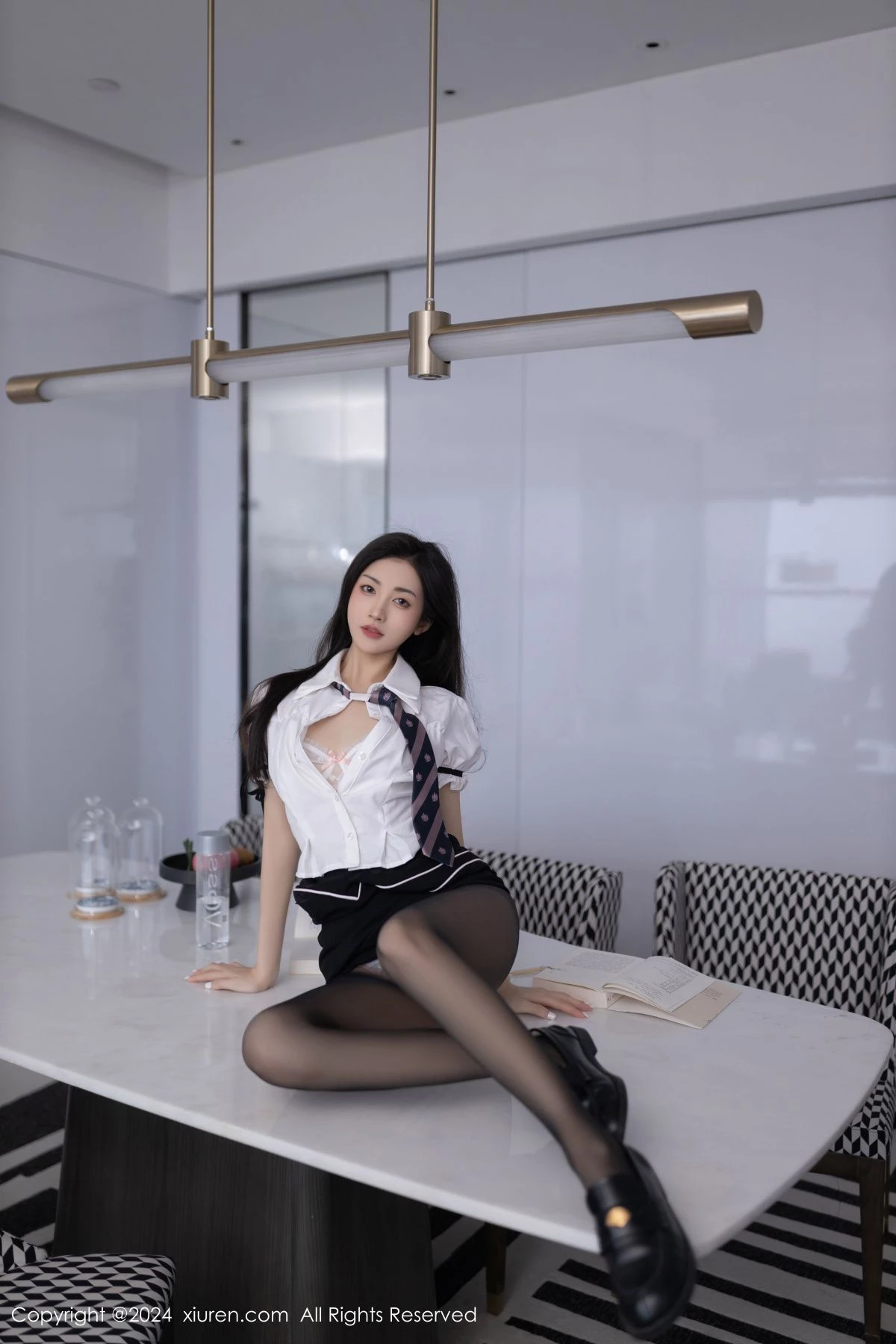 秀人集.com_[XiuRen秀人网]No.8934_模特鱼尾fish学生制服露白色内衣配超薄黑丝秀丰腴身姿诱惑写真82P