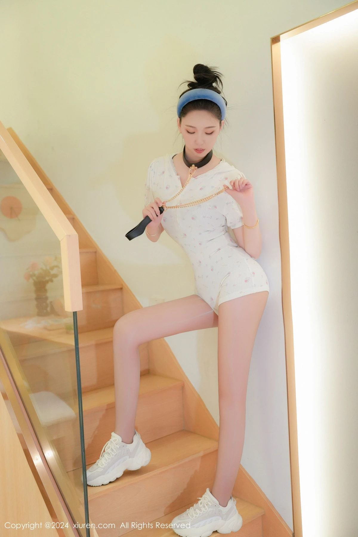 秀人集.com_[XiuRen秀人网]No.8930_模特小波多私房性感白色上衣配白色丝袜秀凹凸身材惹火诱惑写真82P