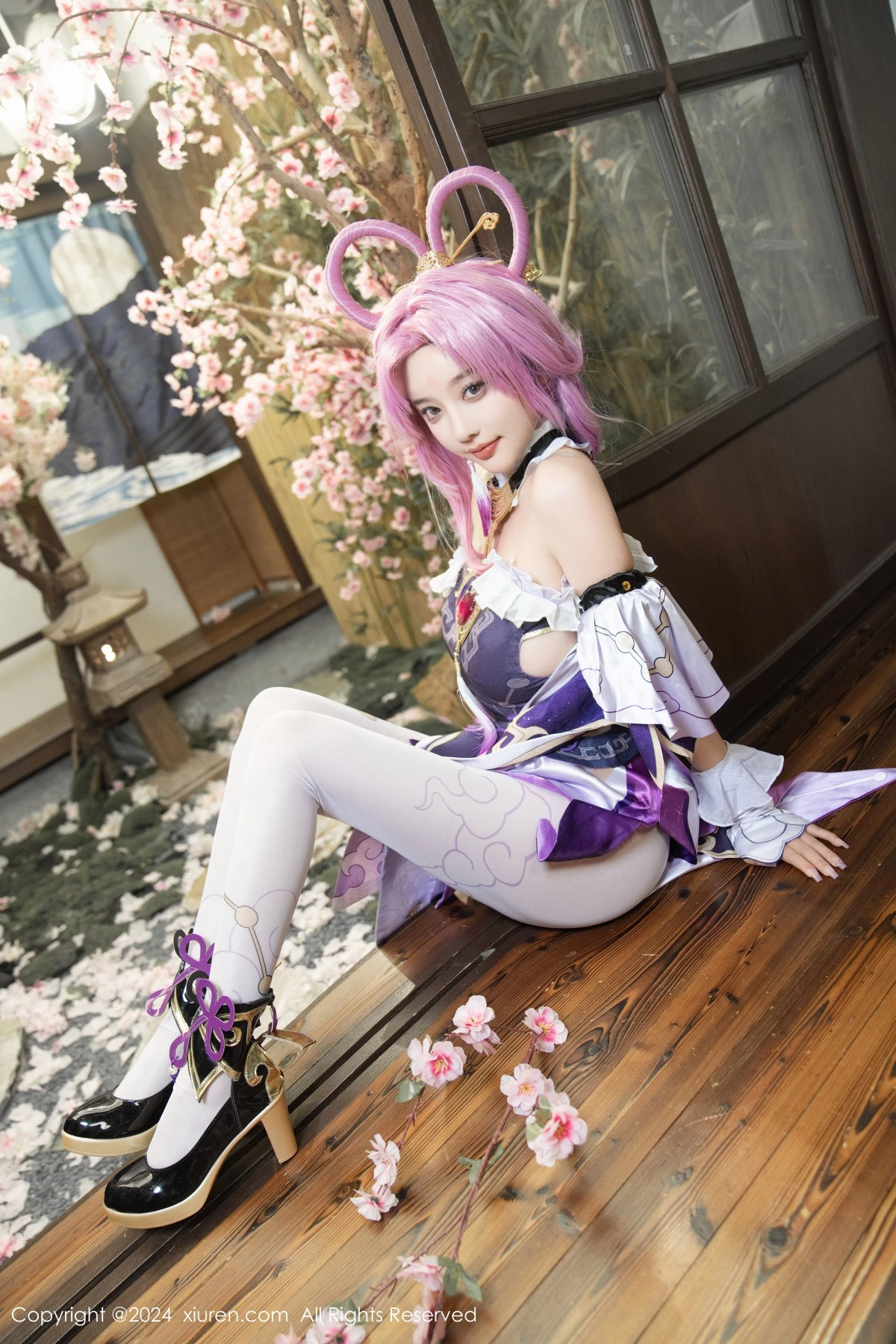 秀人集.com_[XiuRen秀人网]No.8943_女神杨晨晨Yome性感紫色Cosplay服饰配白丝袜秀丰满身材诱惑写真79P