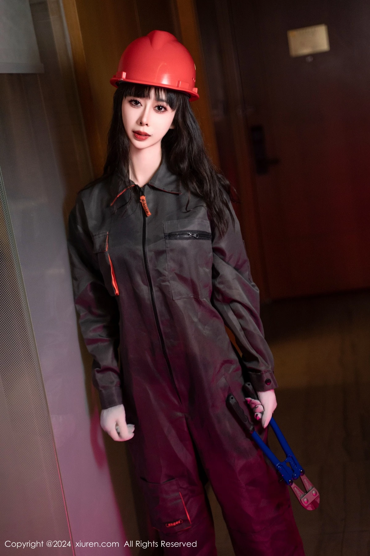 秀人集.com_[XiuRen秀人网]No.8938_模特宝宝甜维修工主题半脱露性感抹胸内衣秀曼妙身姿诱惑写真82P