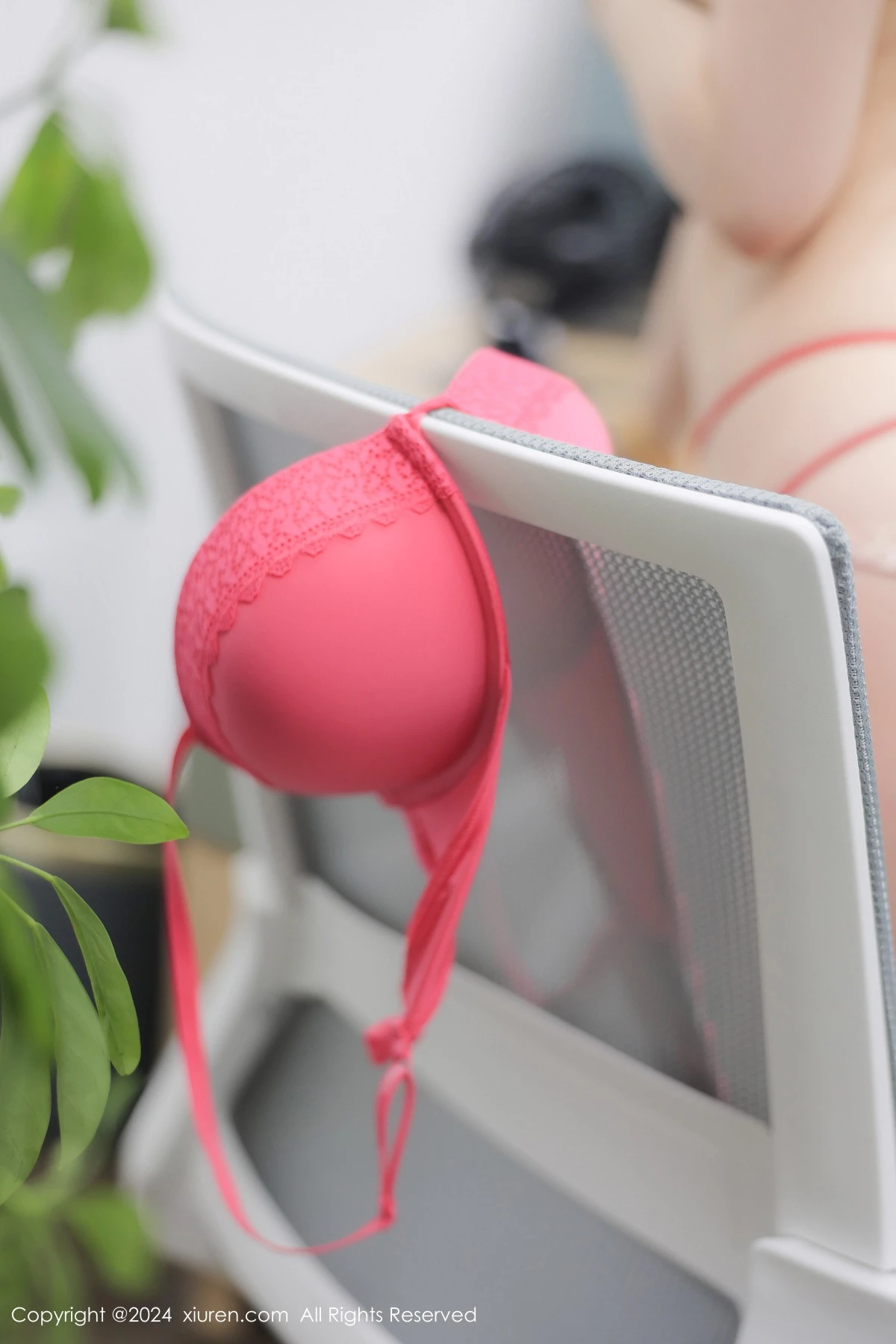 秀人集.com_[XiuRen秀人网]No.8971_模特诗诗kiki性感OL衬衫露红色内衣配黑丝袜秀惹火身材诱惑写真85P