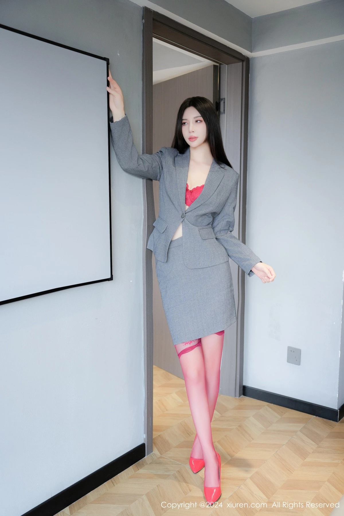 秀人集.com_[XiuRen秀人网]No.8967_模特曼柔性感西服露红色蕾丝内衣配红丝吊袜秀曼妙身姿诱惑写真80P