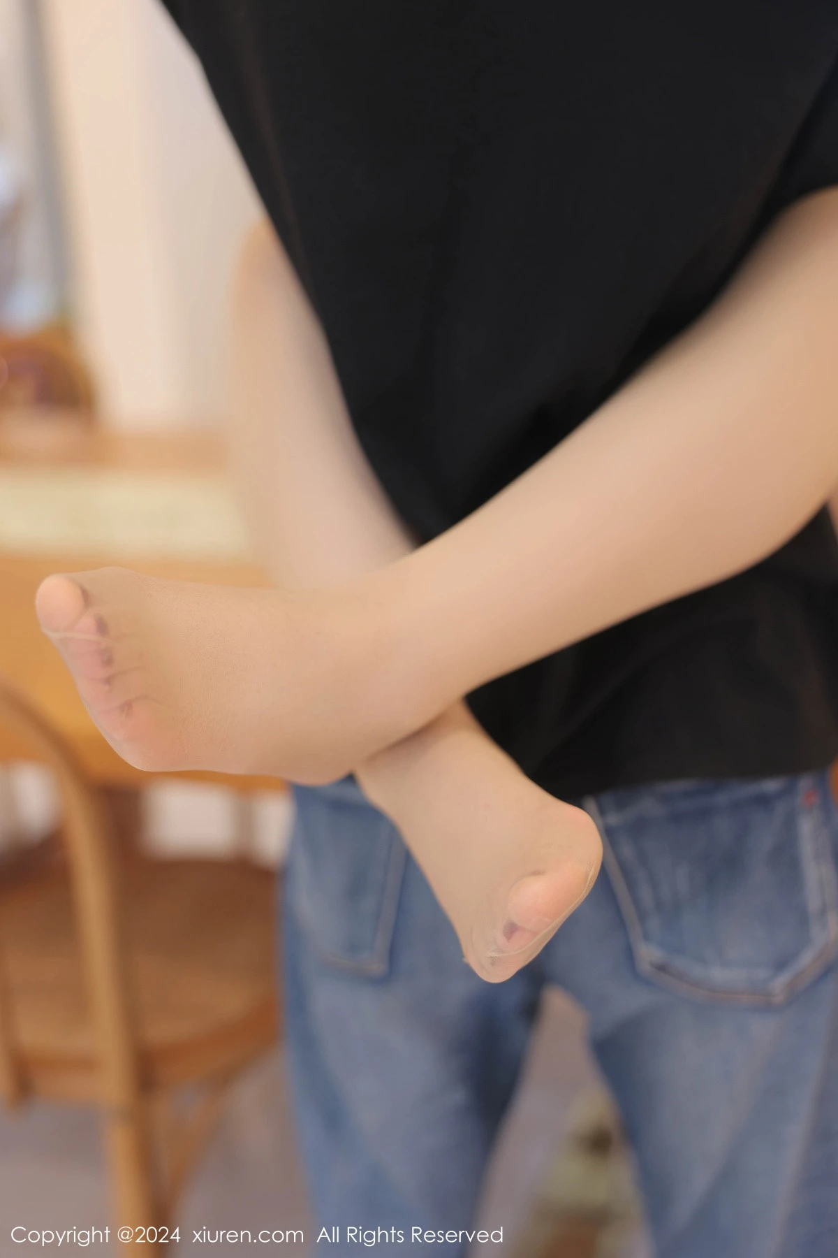 秀人集.com_[XiuRen秀人网]No.8885_模特桃妖夭性感白色轻透上衣配黑短裙露白色丝袜撩人诱惑写真92P