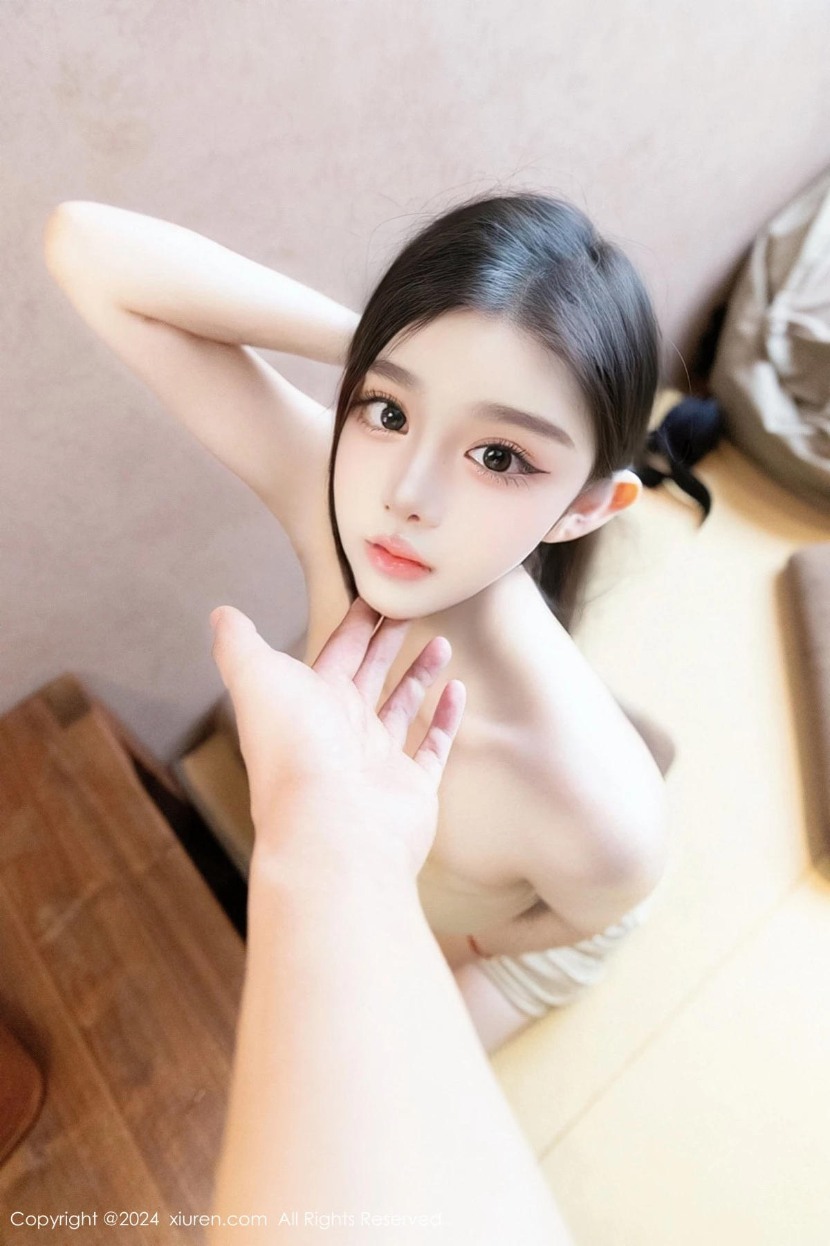 秀人集.com_[XiuRen秀人网]No.8883_模特龙雪儿性感米色吊带短裙露黑色内衣半撩秀翘臀美腿诱惑写真83P