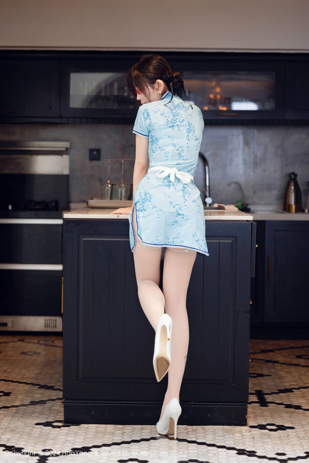 秀人集.com_[HuaYang花漾]Vol.593_女神王雨纯性感淡绿露肩连衣长裙配白丝袜秀曼妙身姿诱惑写真93P