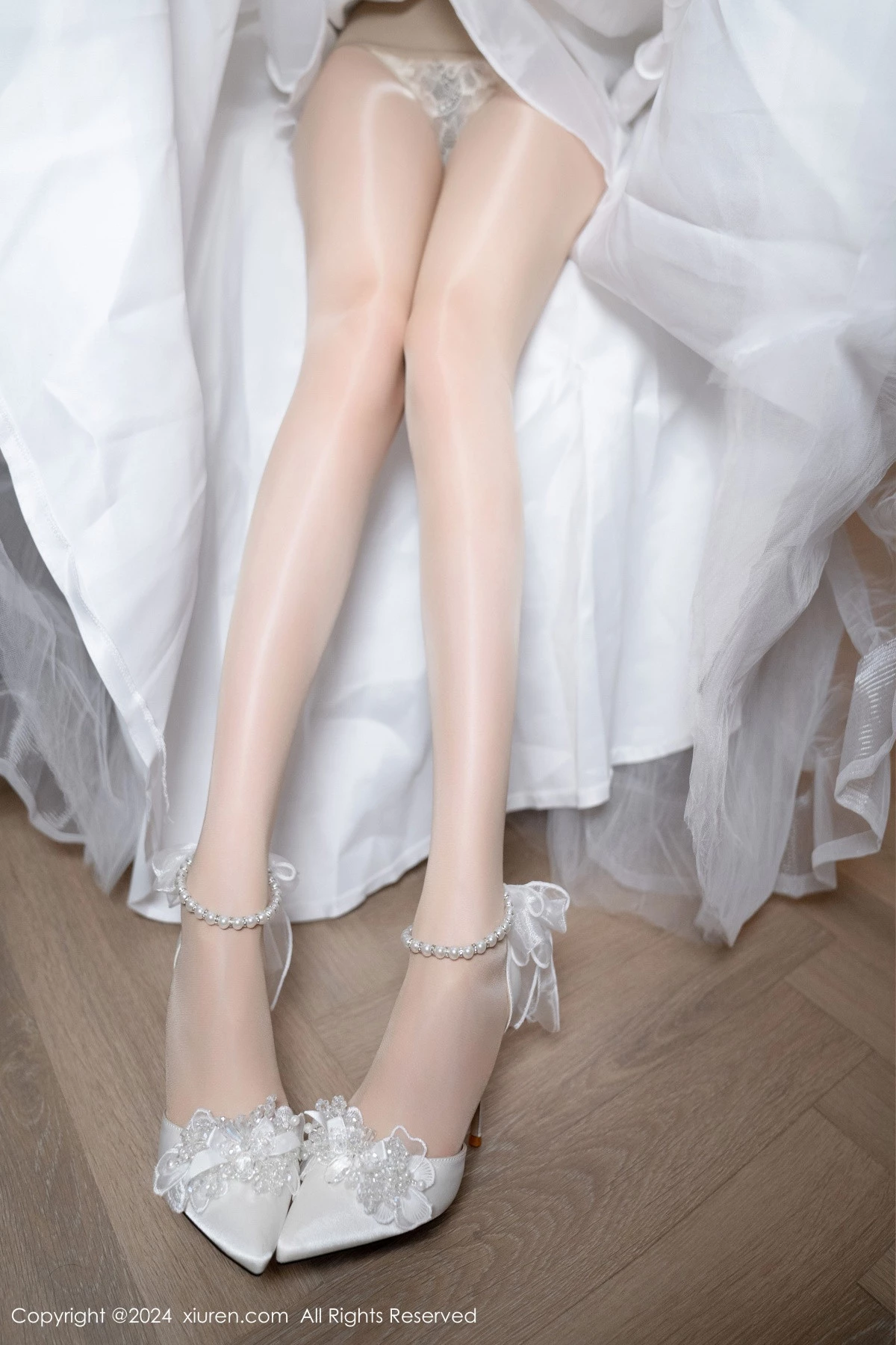 秀人集.com_[XiuRen秀人网]No.8998_模特利世浴室场景性感白色婚纱配超薄肉丝秀完美身材诱惑写真100P