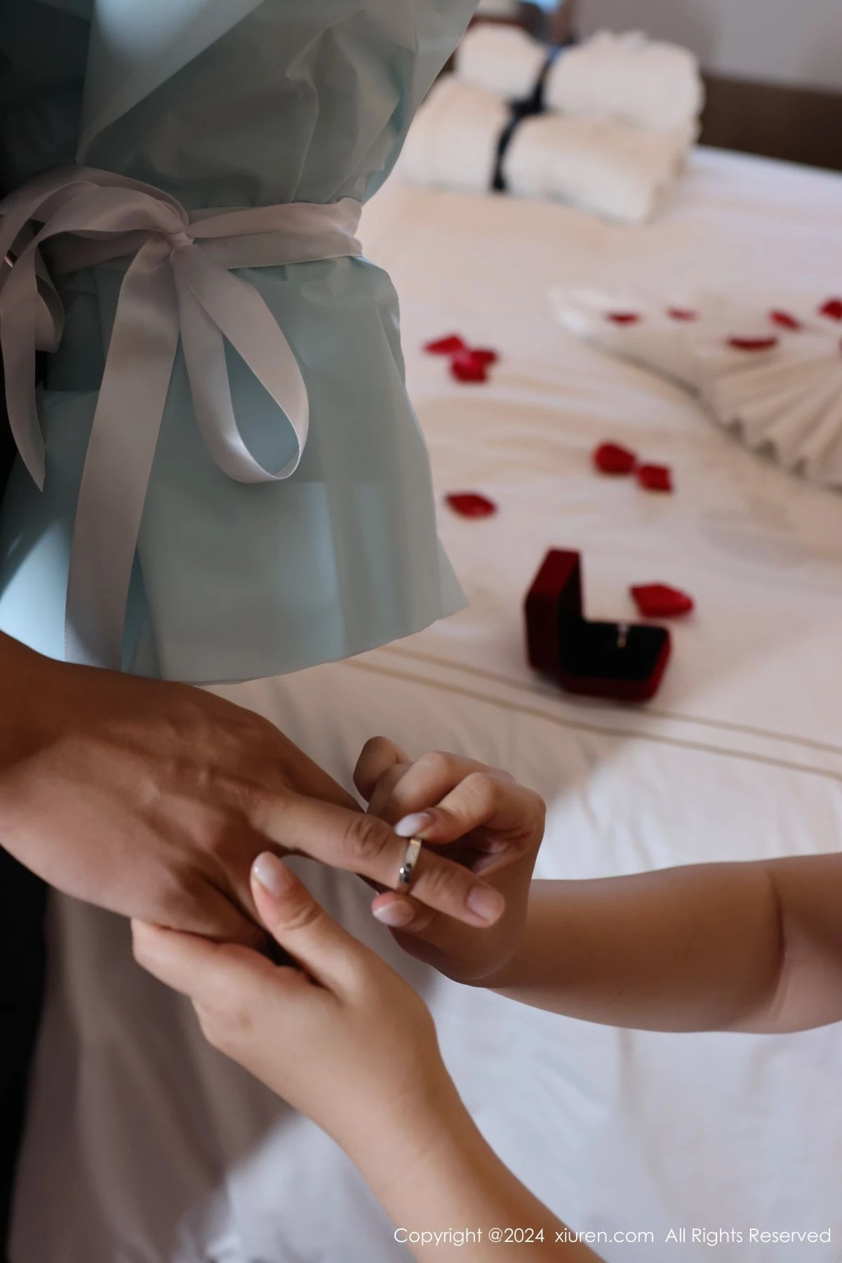 秀人集.com_[XiuRen秀人网]No.8991_模特小薯条nienie性感白色连衣短裙配白丝袜秀完美身材诱惑写真75P