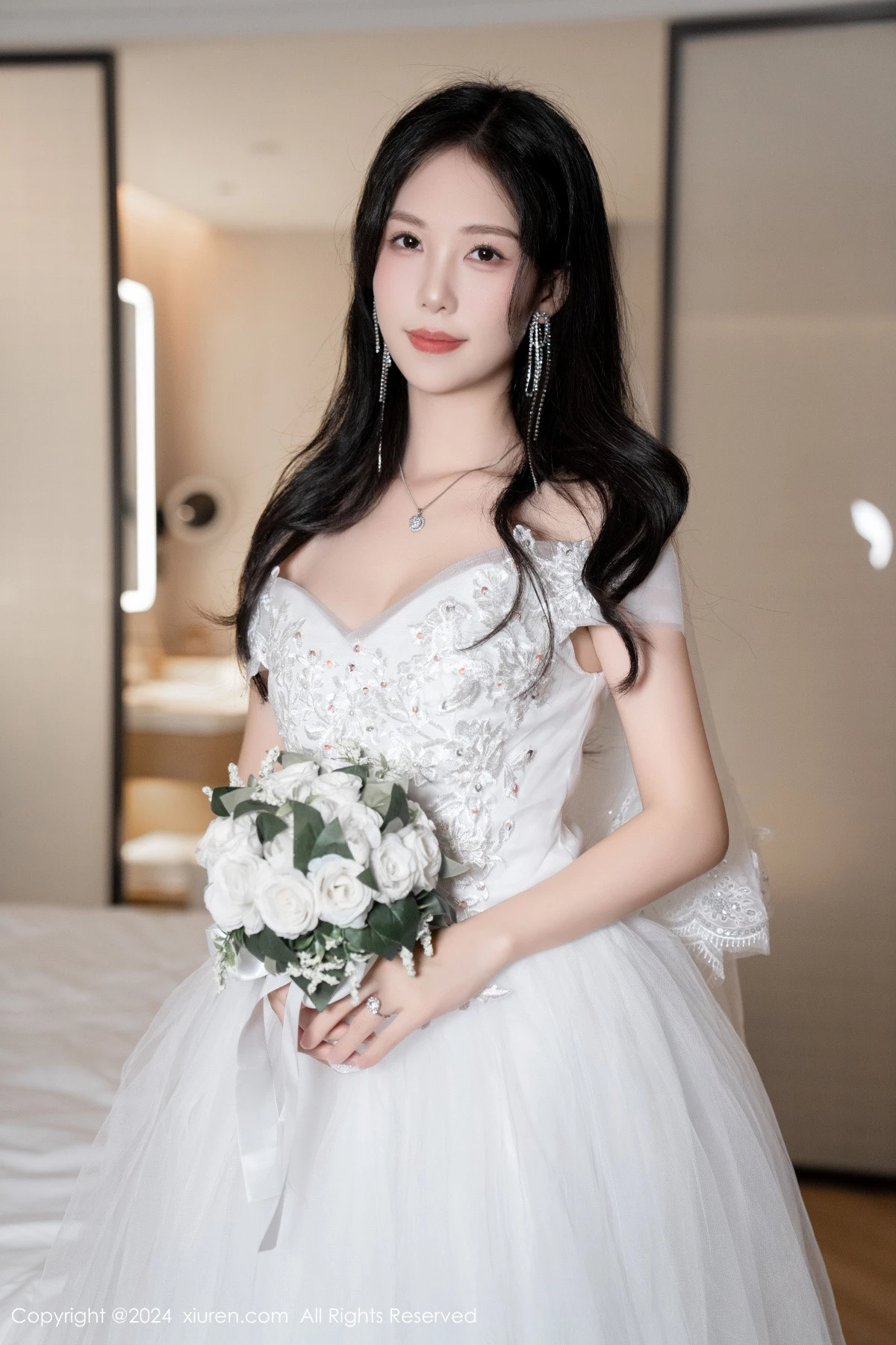 秀人集.com_[XiuRen秀人网]No.8998_模特利世浴室场景性感白色婚纱配超薄肉丝秀完美身材诱惑写真100P