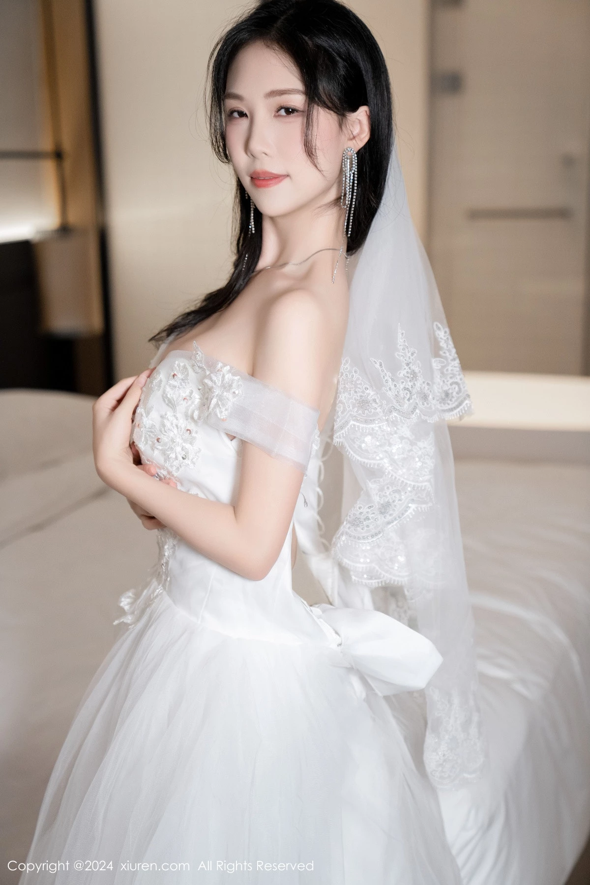 秀人集.com_[XiuRen秀人网]No.8998_模特利世浴室场景性感白色婚纱配超薄肉丝秀完美身材诱惑写真100P