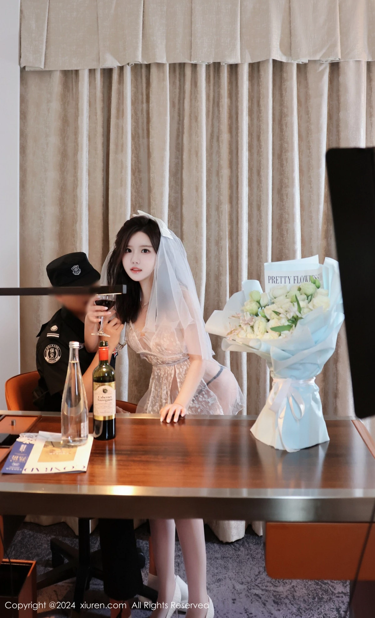 秀人集.com_[XiuRen秀人网]No.8991_模特小薯条nienie性感白色连衣短裙配白丝袜秀完美身材诱惑写真75P