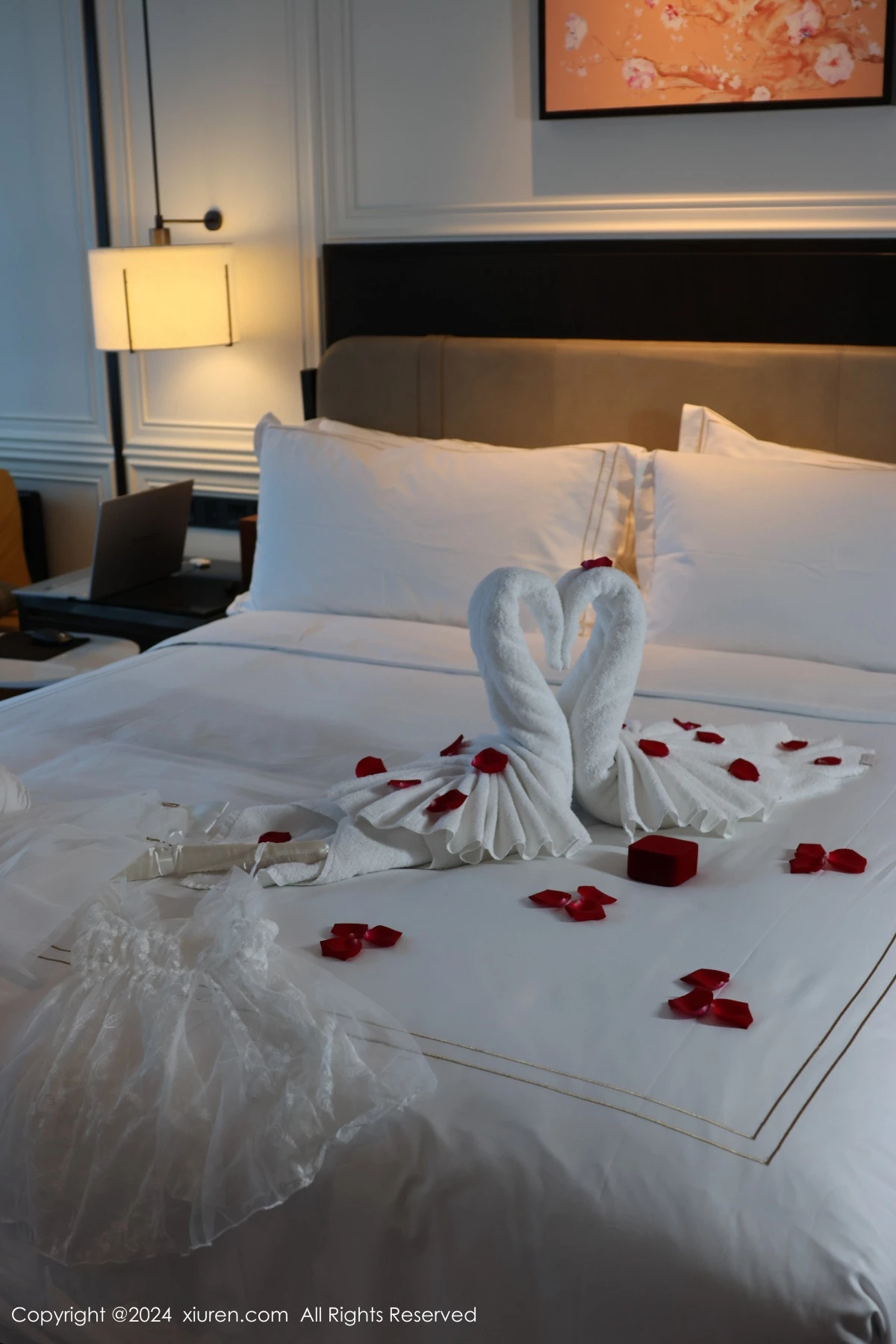 秀人集.com_[XiuRen秀人网]No.8991_模特小薯条nienie性感白色连衣短裙配白丝袜秀完美身材诱惑写真75P