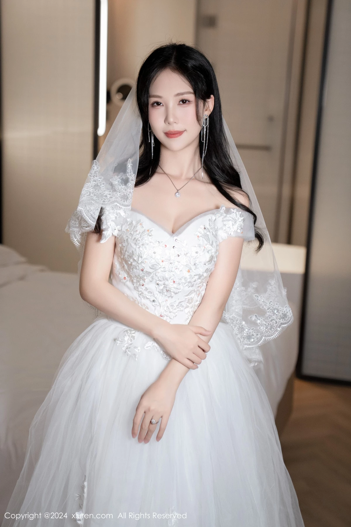 秀人集.com_[XiuRen秀人网]No.8998_模特利世浴室场景性感白色婚纱配超薄肉丝秀完美身材诱惑写真100P