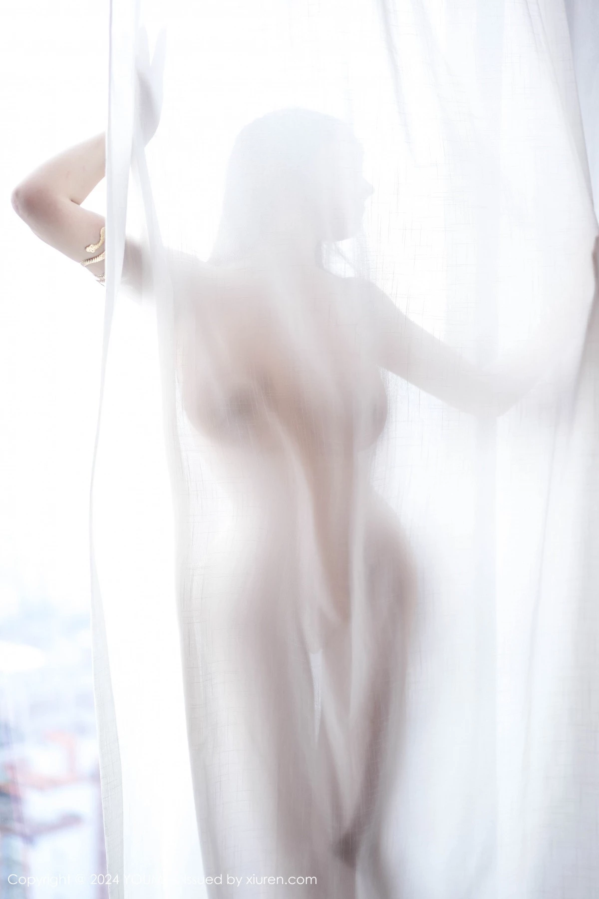 秀人集.com_[YouMi尤蜜荟]Vol.1091_模特允爾私房性感金色镂空连衣裙半脱秀丰满身材惹火诱惑写真69P