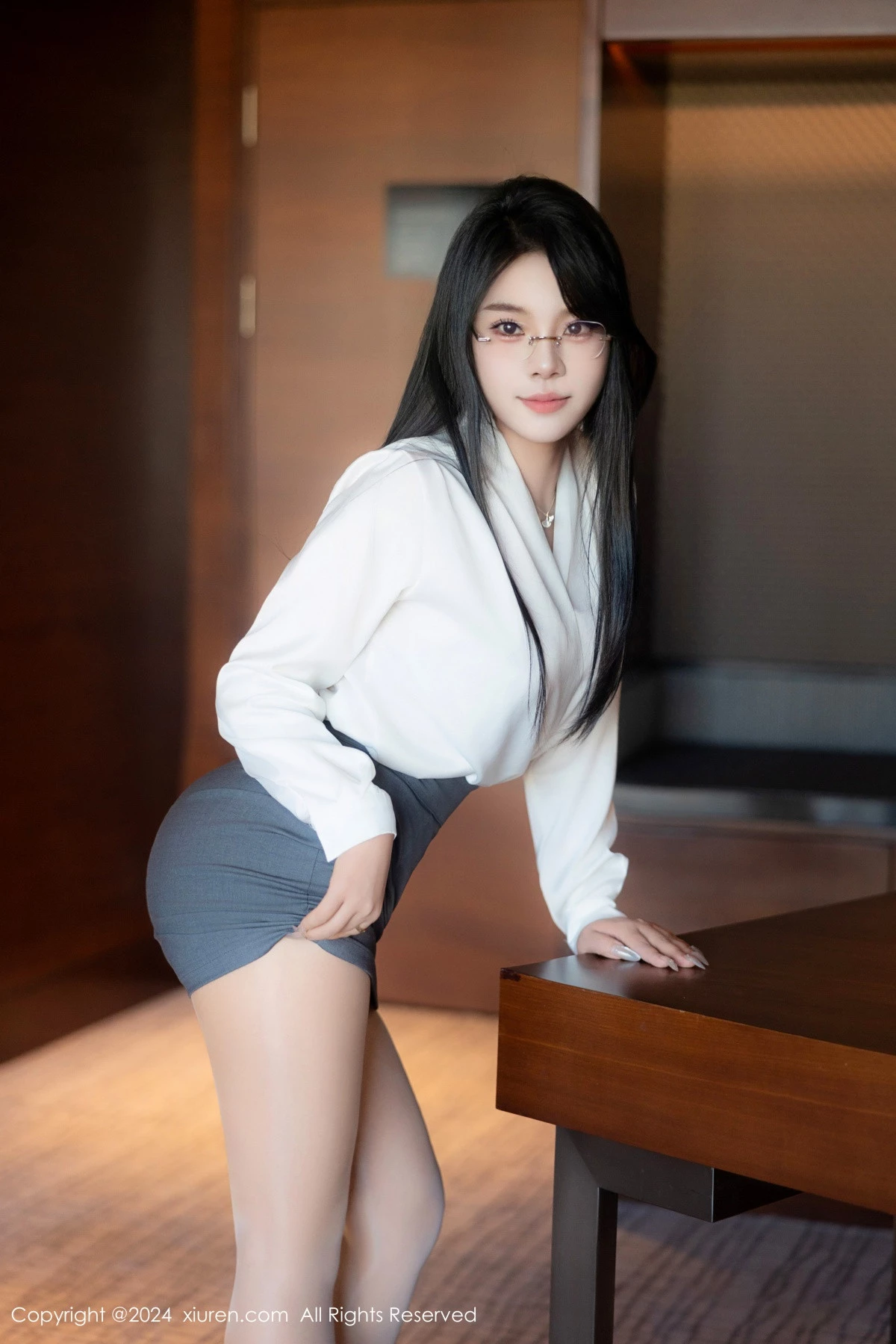 秀人集.com_[XiuRen秀人网]No.8989_新人模特麦田性感白色OL服饰露蓝色内衣配超薄肉丝撩人诱惑写真83P