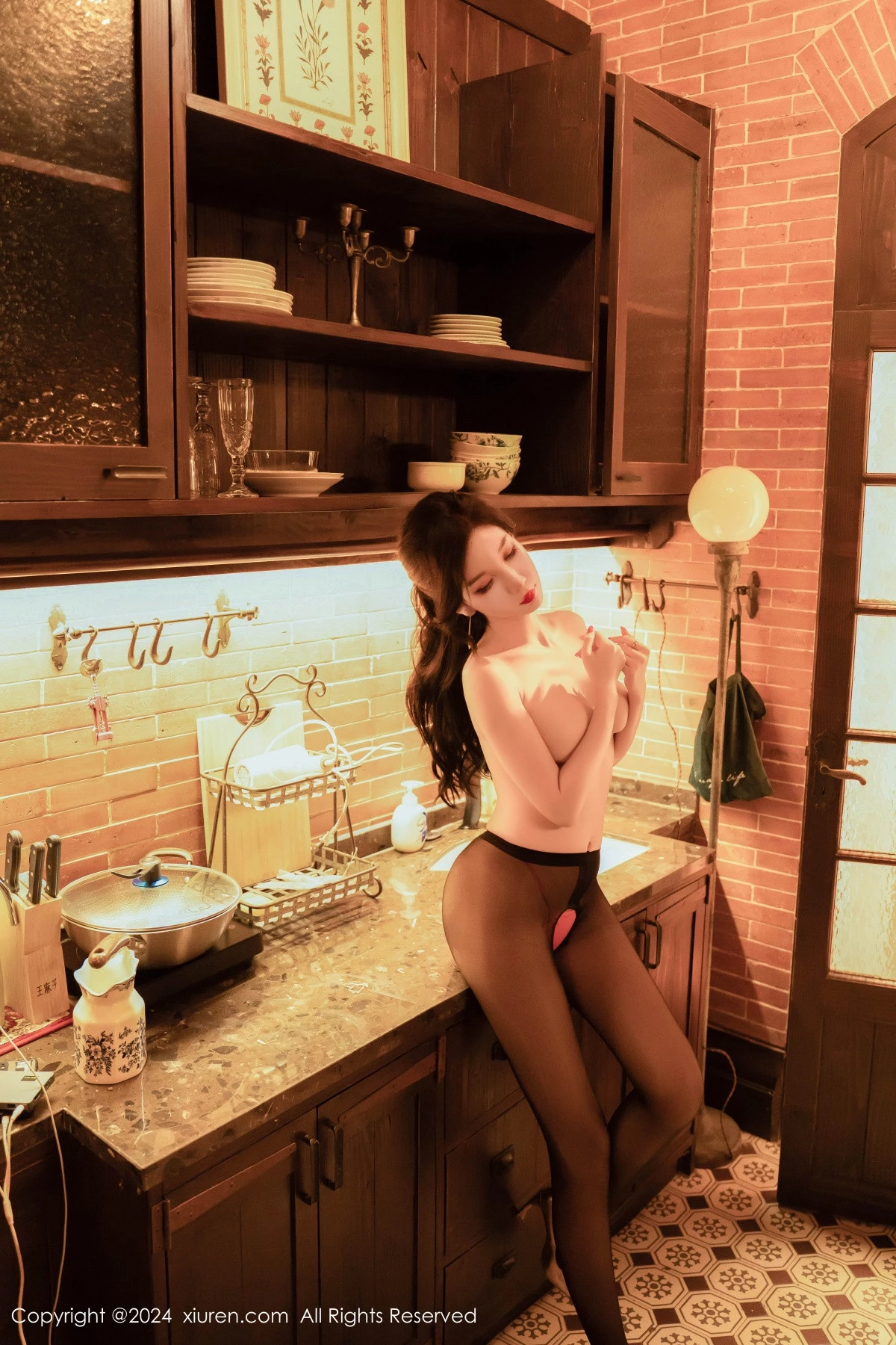 秀人集.com_[XiuRen秀人网]No.9005_模特陈怡曼私房性感红色布兜配开档黑丝秀丰满身材诱惑撩人写真91P