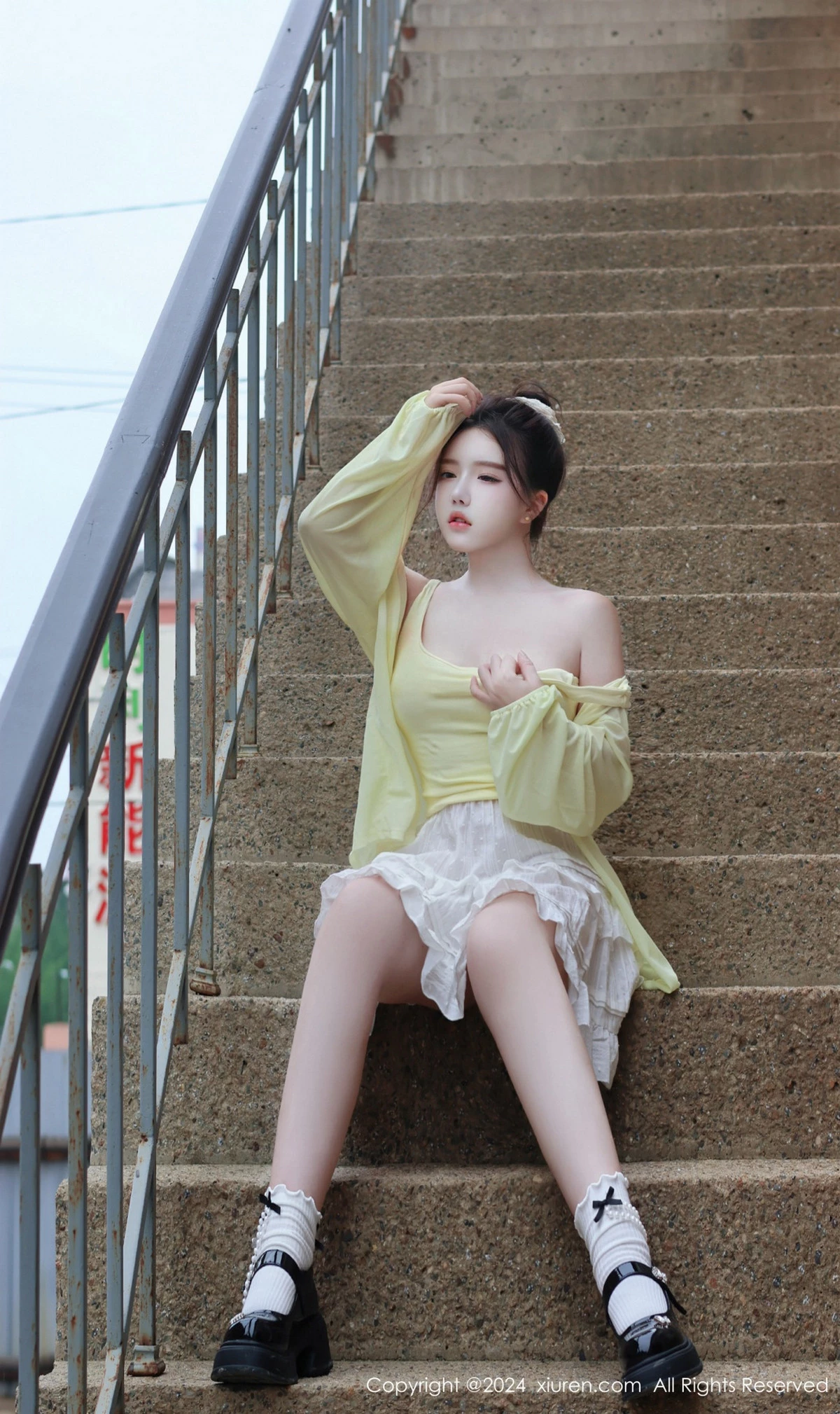 秀人集.com_[XiuRen秀人网]No.9024_模特小薯条nienie性感黄色上衣配白色短裙秀曼妙身姿迷人写真89P