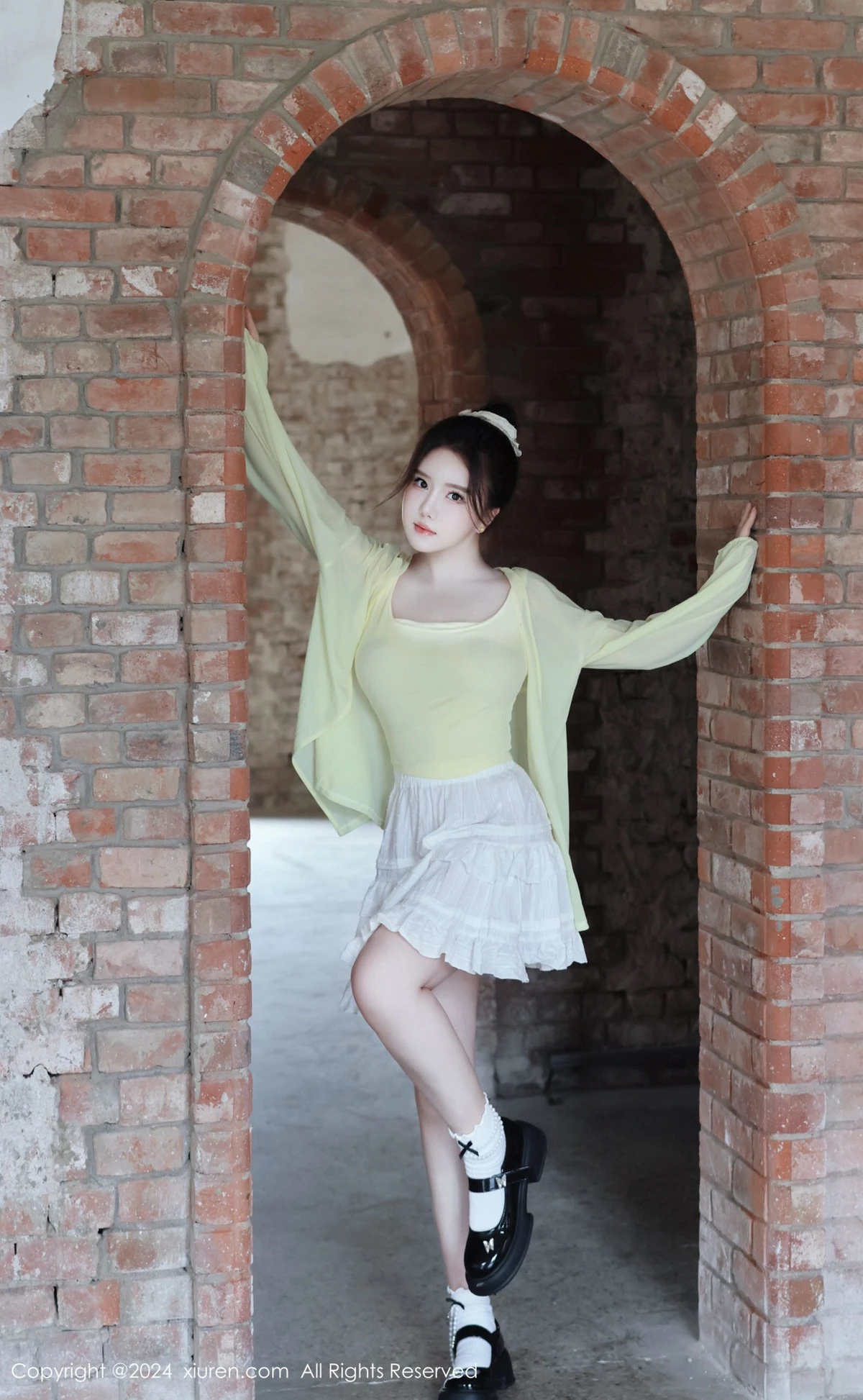 秀人集.com_[XiuRen秀人网]No.9024_模特小薯条nienie性感黄色上衣配白色短裙秀曼妙身姿迷人写真89P