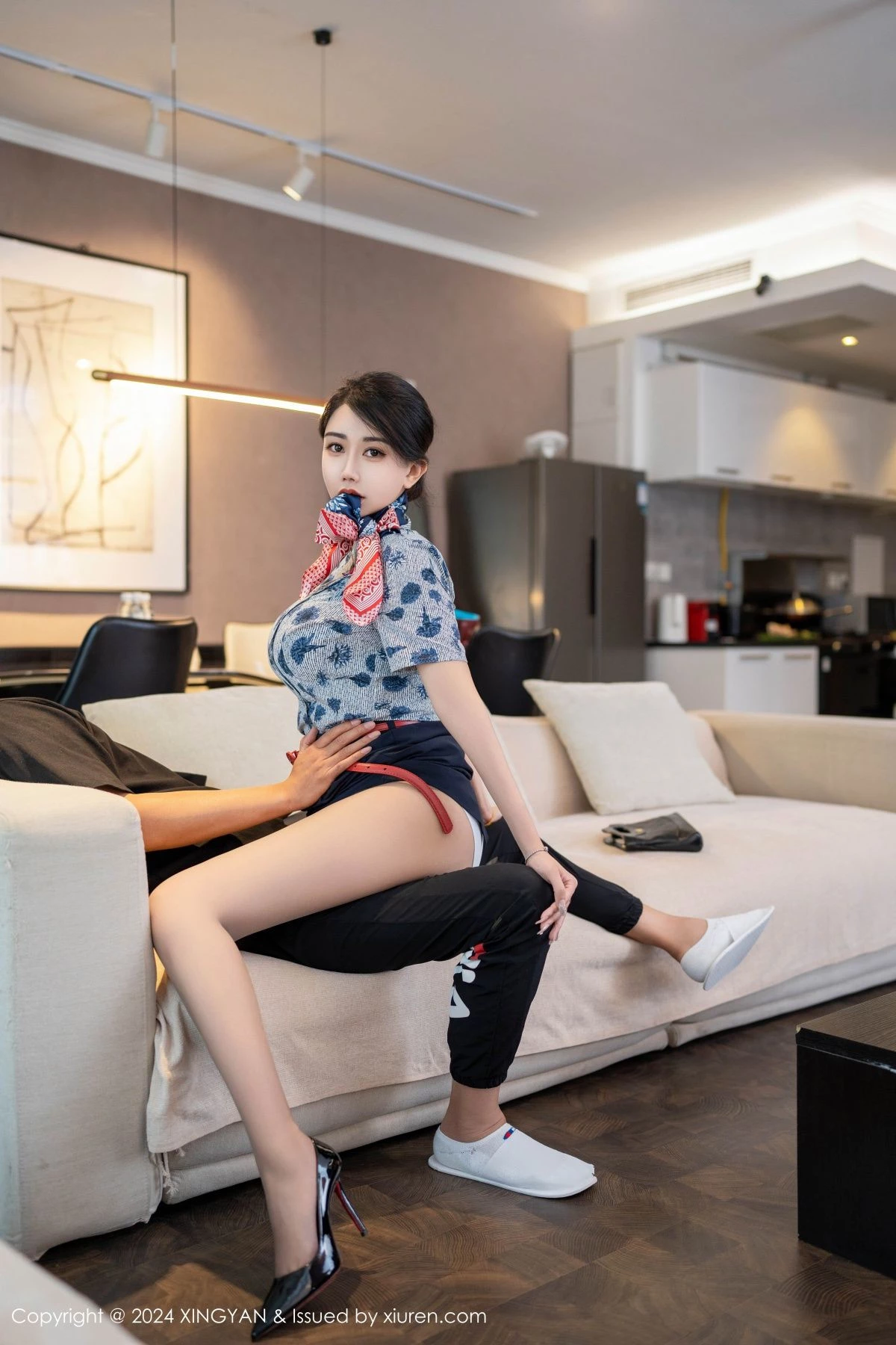 秀人集.com_[XINGYAN星颜社]VOL.259_模特李若汐ci性感空姐制服配超薄肉丝秀丰腴身材完美诱惑写真81P