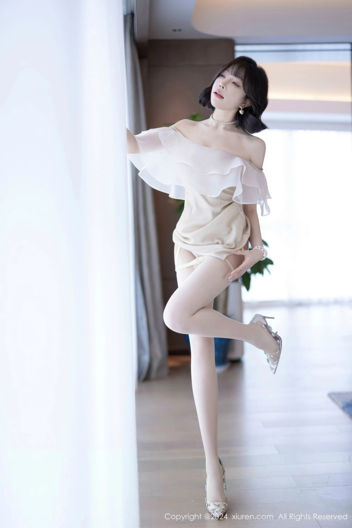 秀人集.com_[XiuRen秀人网]No.8917_女神徐莉芝Booty性感浅色连衣短裙+黑色情趣内衣迷人诱惑写真90P