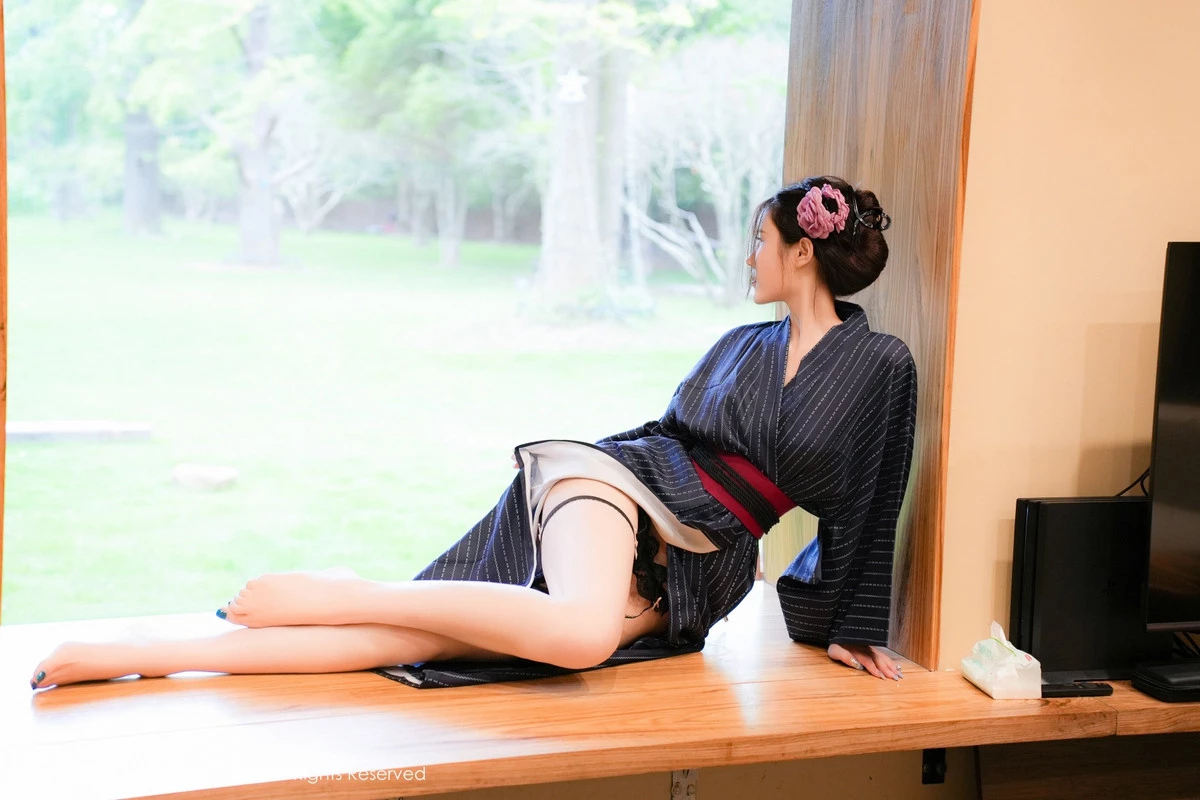 秀人集.com_[XiuRen秀人网]No.8928_模特Erikaki户外枷锁主题性感黑色情趣内衣秀白嫩美腿诱惑写真79P