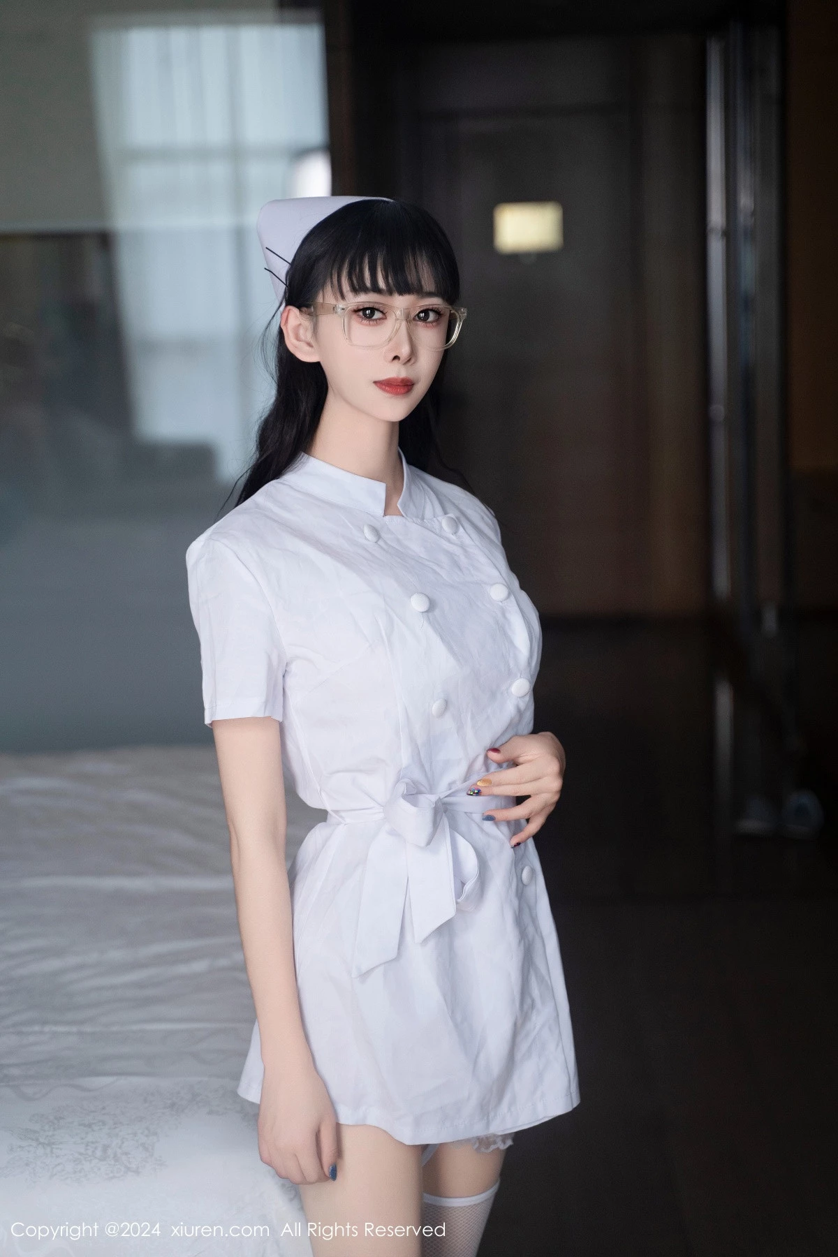 秀人集.com_[XiuRen秀人网]No.9077_模特宝宝甜性感白色护士制服露情趣内衣配白丝袜秀美腿诱惑写真84P