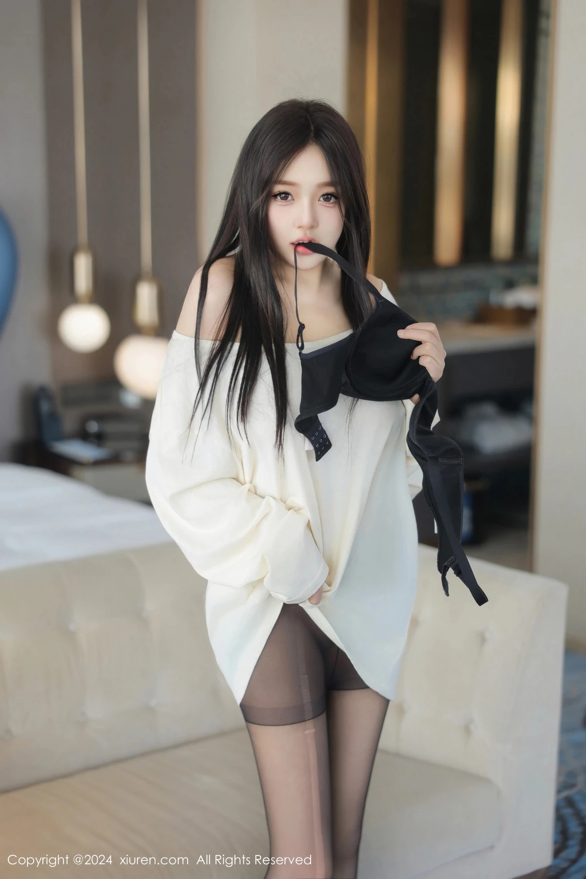 秀人集.com_[XiuRen秀人网]No.9089_模特柚柚小奶瓶性感浅色服饰配超薄黑丝秀凹凸身材撩人诱惑写真81P