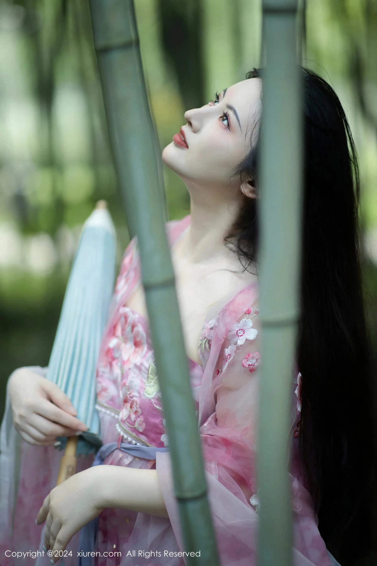 秀人集.com_[XiuRen秀人网]No.9100_模特诗诗kiki户外性感粉色古风薄纱服饰秀丰腴身姿惹火诱惑写真70P