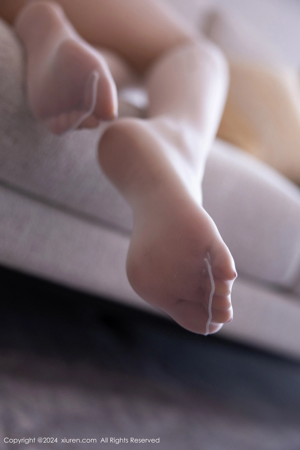 秀人集.com_[XiuRen秀人网]No.9101_女神徐莉芝Booty白色连衣裙露白色蕾丝内衣配白丝吊袜诱惑写真90P