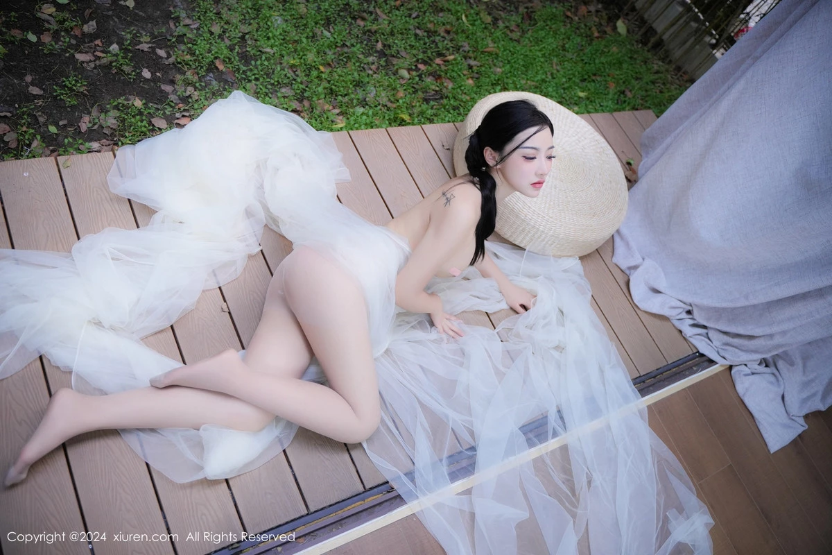 秀人集.com_[XiuRen秀人网]No.9105_模特妙可可Cheese户外场景性感半透白纱秀惹火身材撩人诱惑写真84P