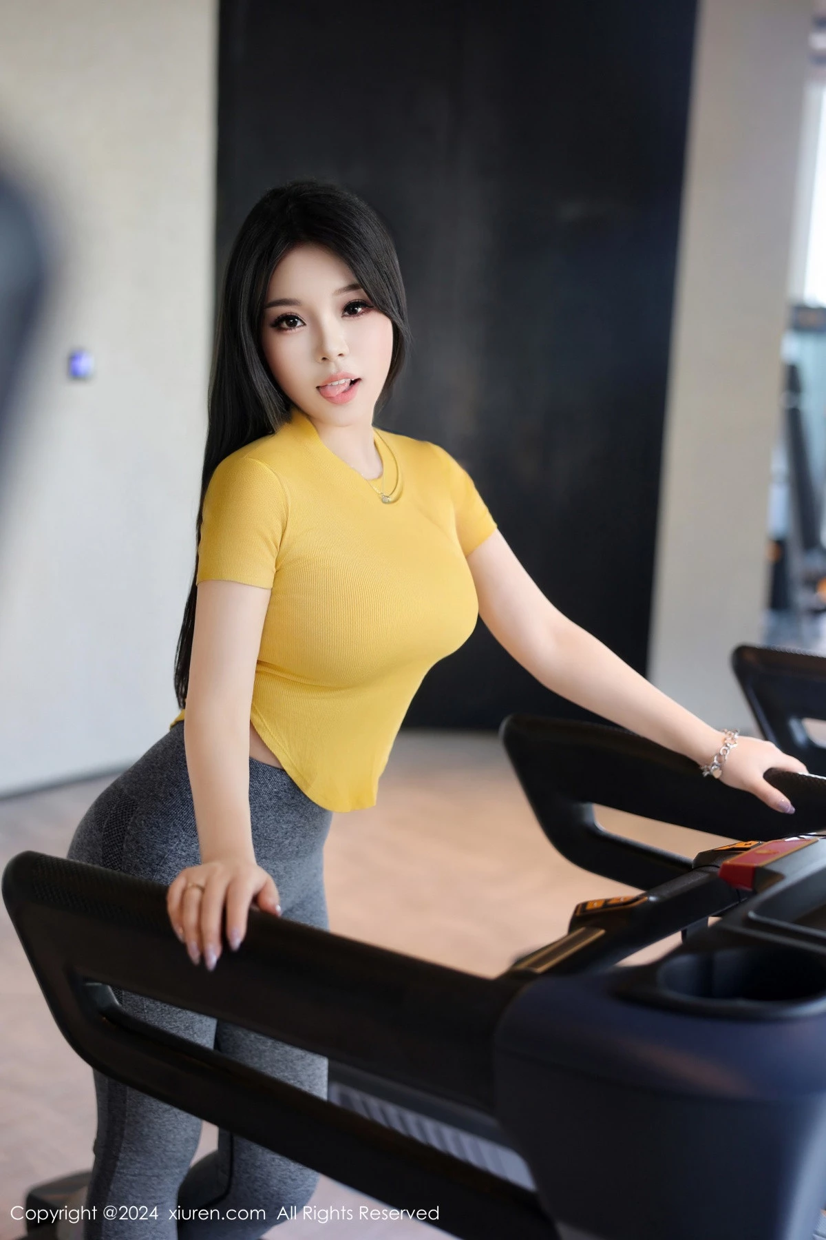 秀人集.com_[XiuRen秀人网]No.9117_模特麦田健身房性感黄T配灰色瑜伽裤紧身秀曼妙身姿诱惑写真88P