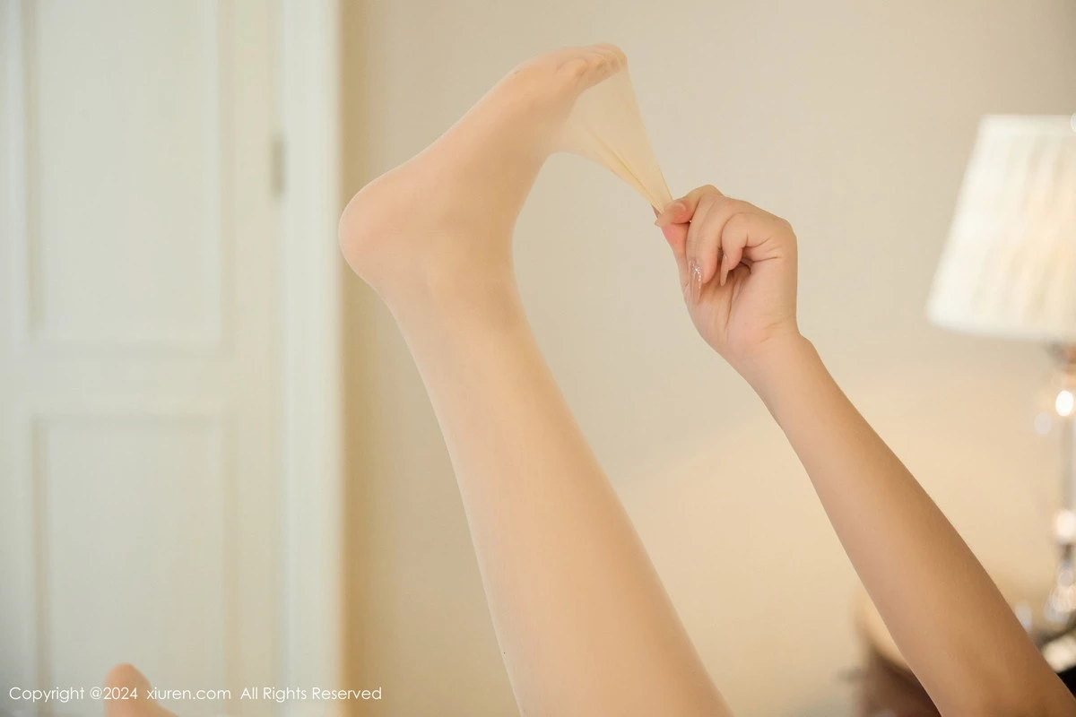 秀人集.com_[XiuRen秀人网]No.9114_模特江露露私房性感粉色睡衣配肉色丝袜秀翘臀美腿惹火诱惑写真85P