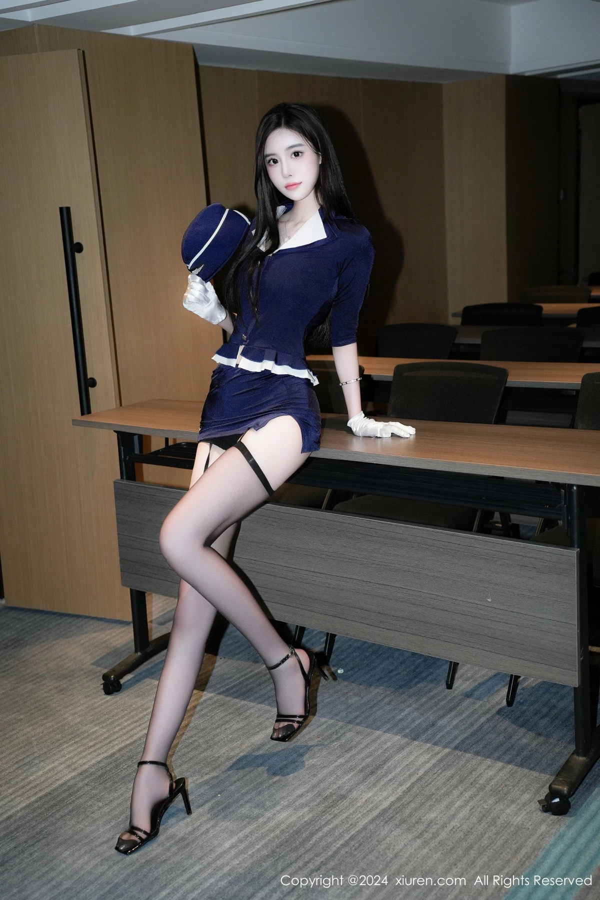 秀人集.com_[XiuRen秀人网]No.9126_模特Erikaki性感蓝色空姐制服配黑丝吊袜秀修长美腿撩人诱惑写真80P