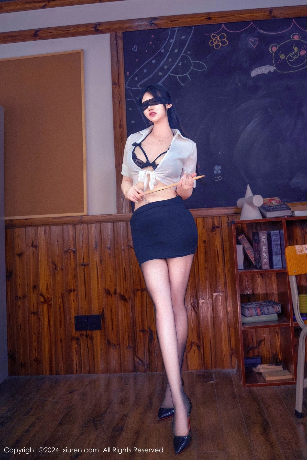 秀人集.com_[XiuRen秀人网]No.9130_模特诗诗kiki性感白T配黑短裙露黑色蕾丝内衣秀完美身材诱惑写真88P