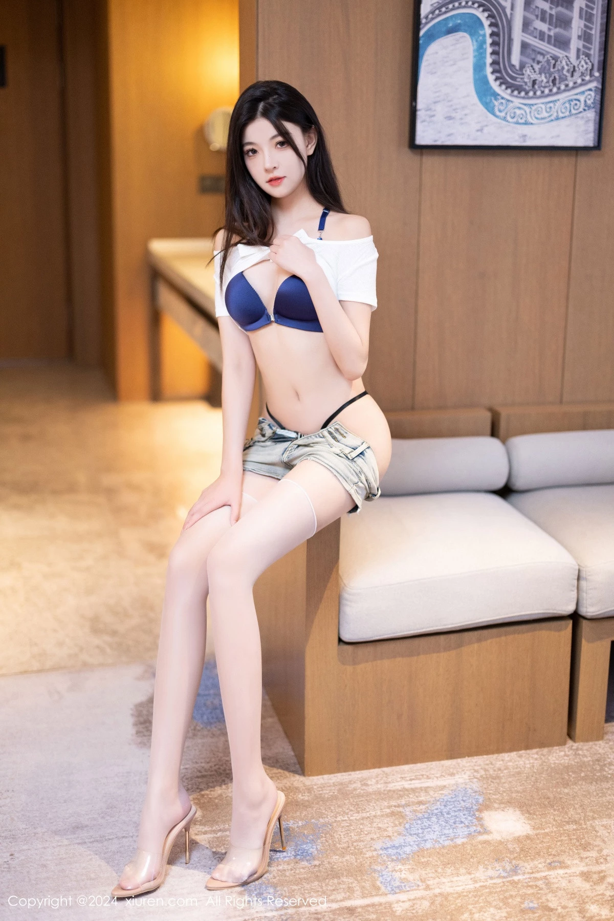 秀人集.com_[XiuRen秀人网]No.9141_新人模特初梦瑶性感白T配牛仔短裤露蓝色内衣秀曼妙身姿诱惑写真86P