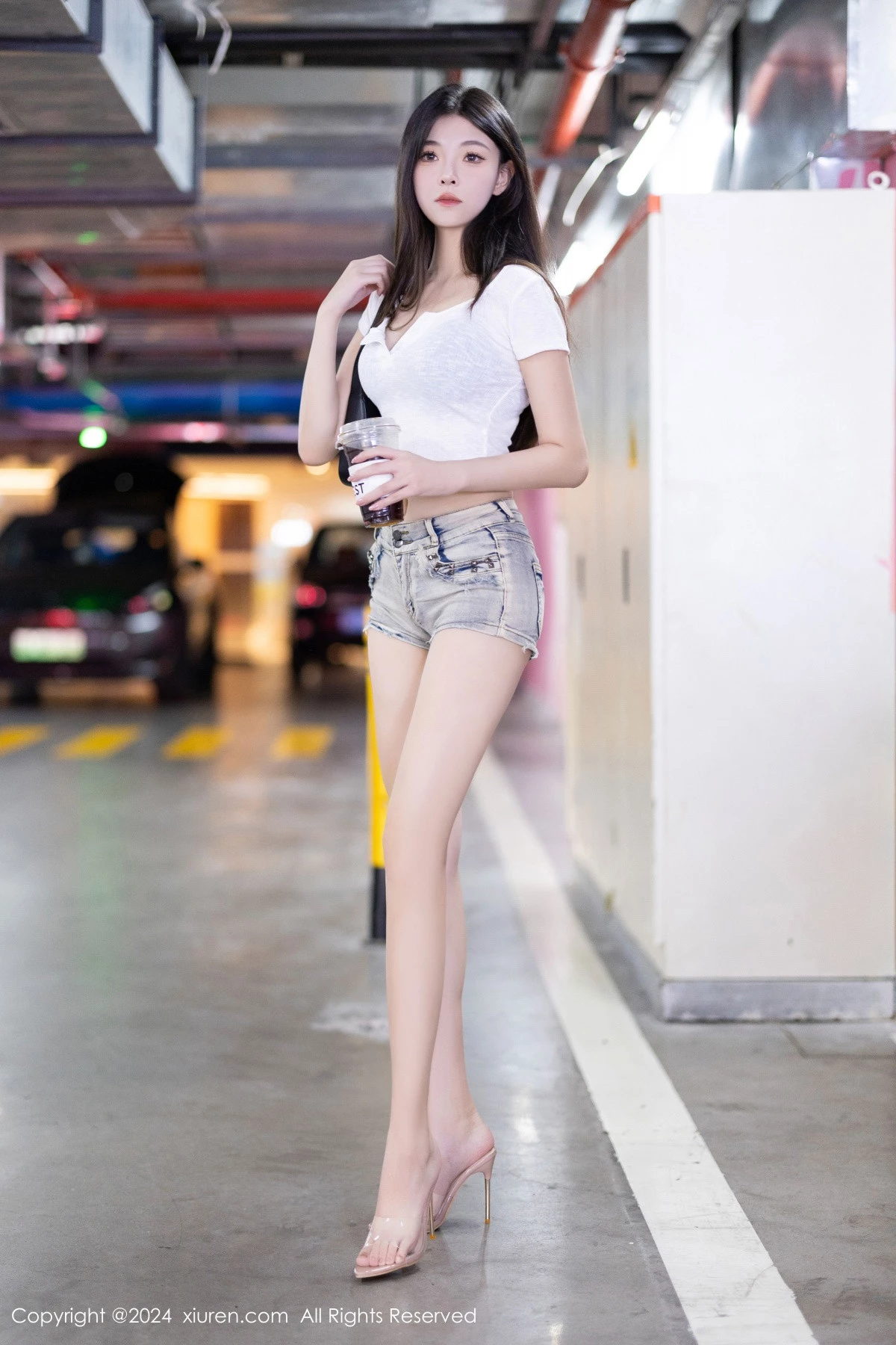 秀人集.com_[XiuRen秀人网]No.9141_新人模特初梦瑶性感白T配牛仔短裤露蓝色内衣秀曼妙身姿诱惑写真86P