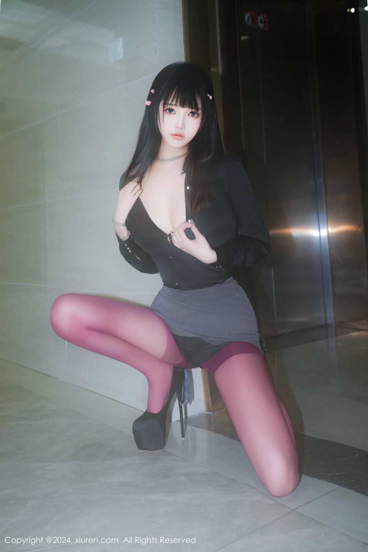 秀人集.com_[XiuRen秀人网]No.9142_新人模特小兔纯纯私房超薄红丝裤袜+灰丝裤袜秀翘臀美腿诱惑写真78P