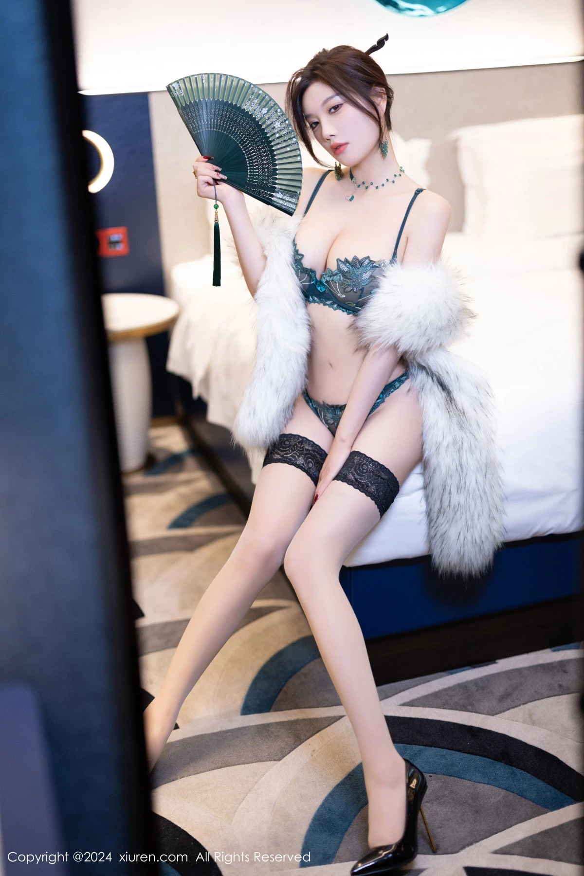 秀人集.com_[XiuRen秀人网]No.9165_女神杨晨晨Yome性感古风旗袍服饰配超薄肉丝秀丰腴身姿诱惑写真83P