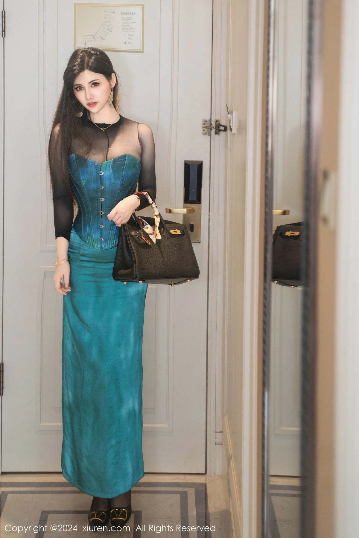 秀人集.com_[XiuRen秀人网]No.9039_模特诗诗kiki性感翠绿色短裙露黑色轻透上衣配黑丝吊袜魅惑写真134P