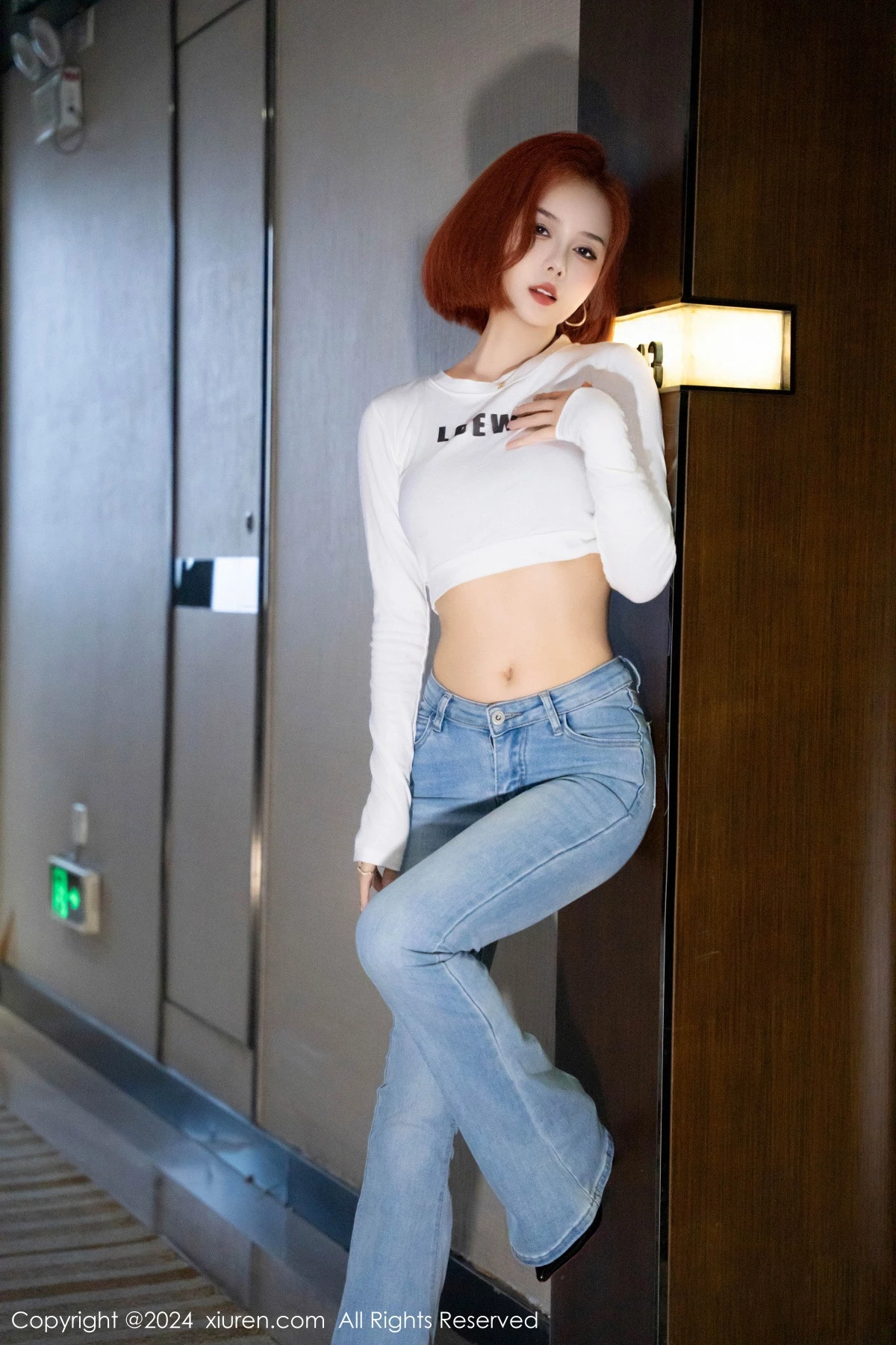 秀人集.com_[XiuRen秀人网]No.9050_模特白芷yy短款白色上衣配牛仔裤露超薄黑丝秀曼妙身姿诱惑写真78P