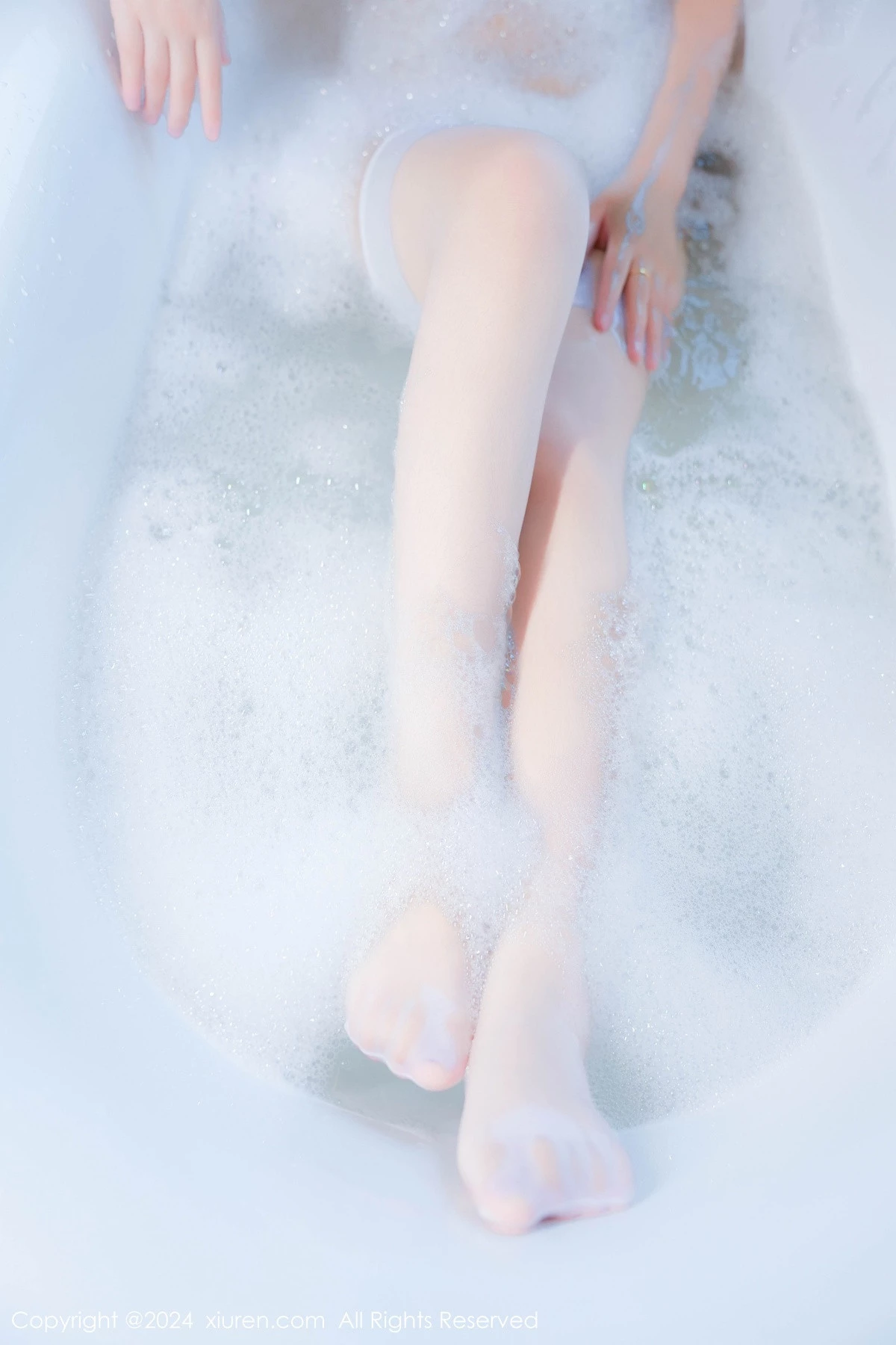 秀人集.com_[XiuRen秀人网]No.9052_新人模特姚若兮vay浅粉色薄纱服饰配白丝袜泡泡浴湿身诱惑写真54P