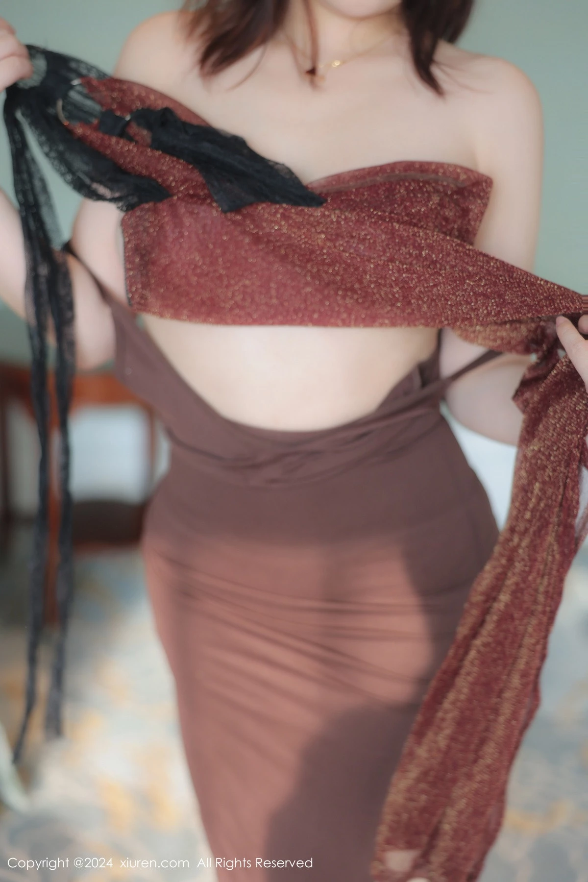 秀人集.com_[XiuRen秀人网]No.9205_模特麻布学妹性感深色紧身衣露紫色情趣内衣秀丰腴身姿诱惑写真85P
