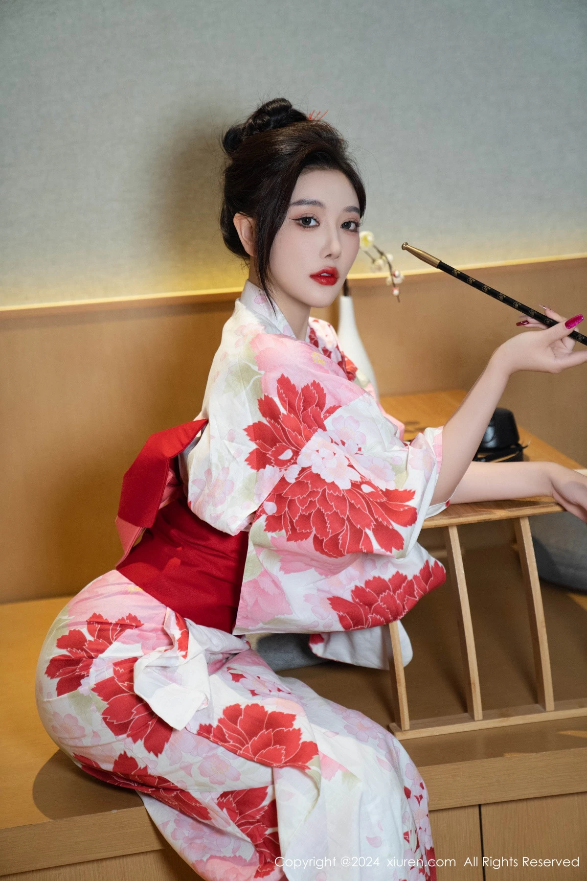 秀人集.com_[XiuRen秀人网]No.9208_女神杨晨晨性感红色花朵服饰露红色情趣内衣秀丰腴身材诱惑写真96P