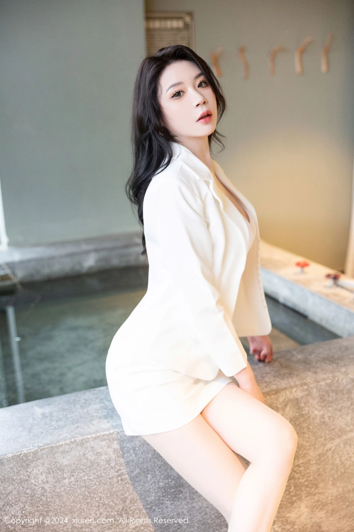 秀人集.com_[XiuRen秀人网]No.9222_模特梦心玥白色OL服饰露白色内衣配白丝袜秀曼妙身姿诱惑写真80P